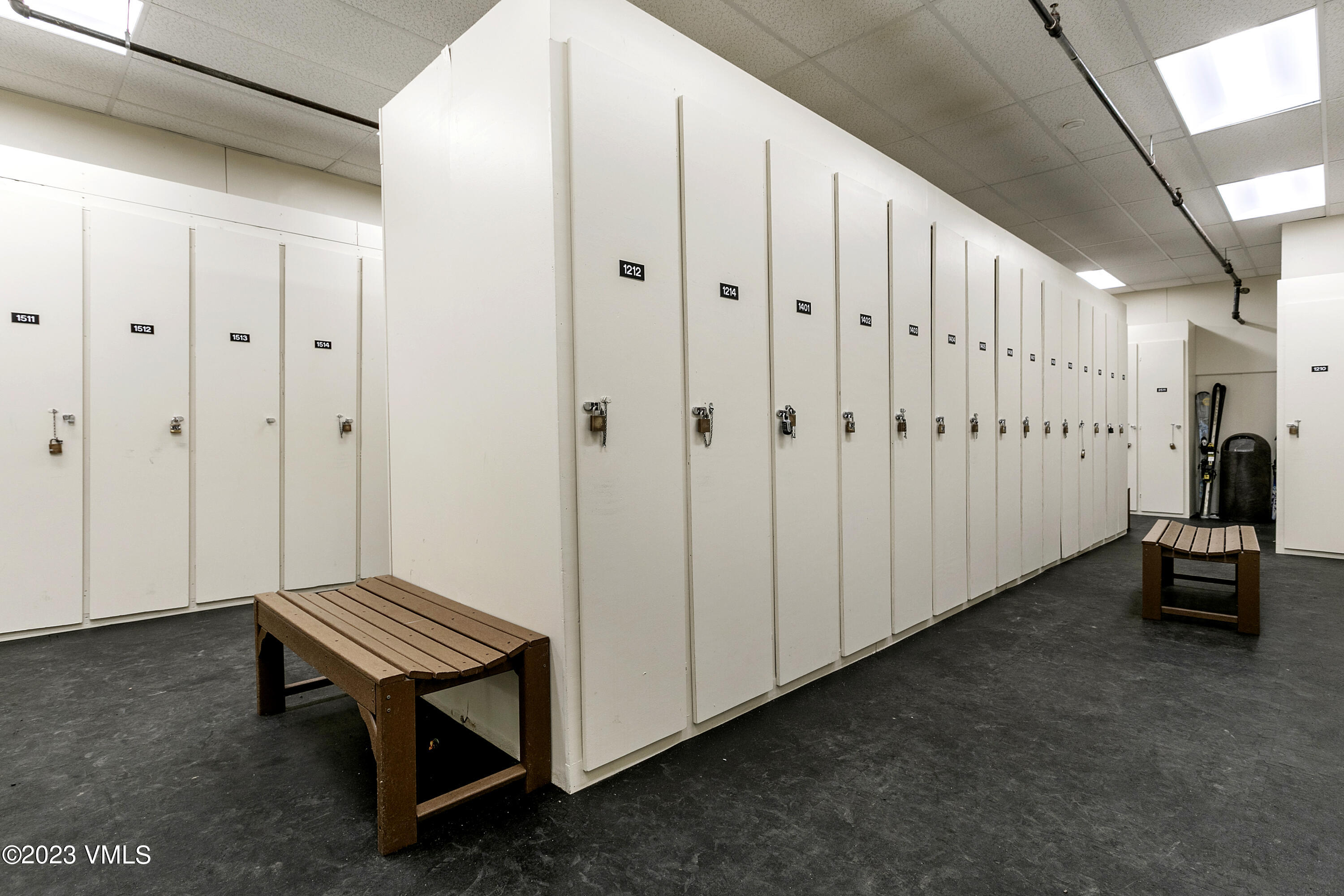 1100 N Frontage Road W 1413