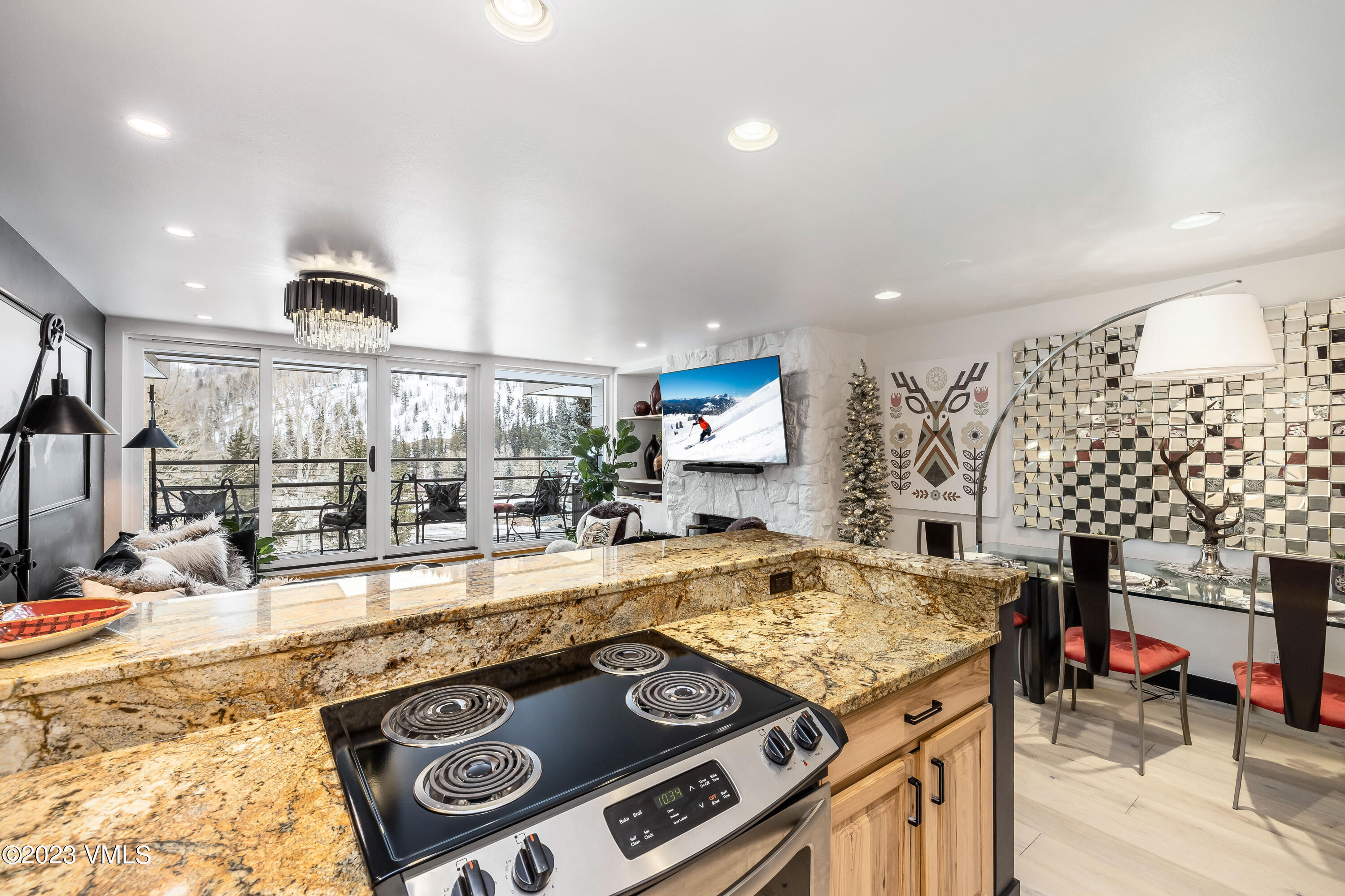 1100 N Frontage Road W 1413