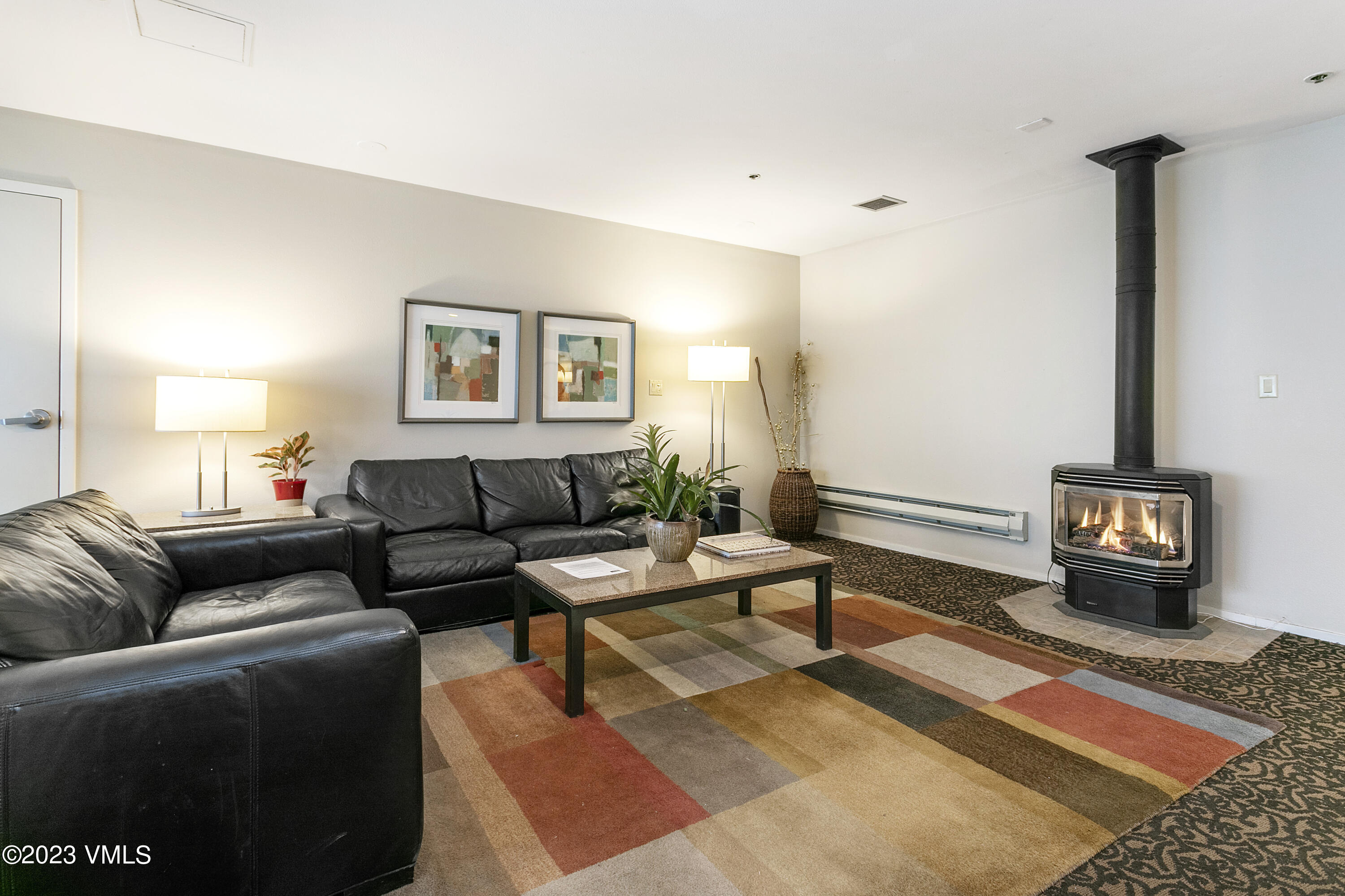 1100 N Frontage Road W 1413