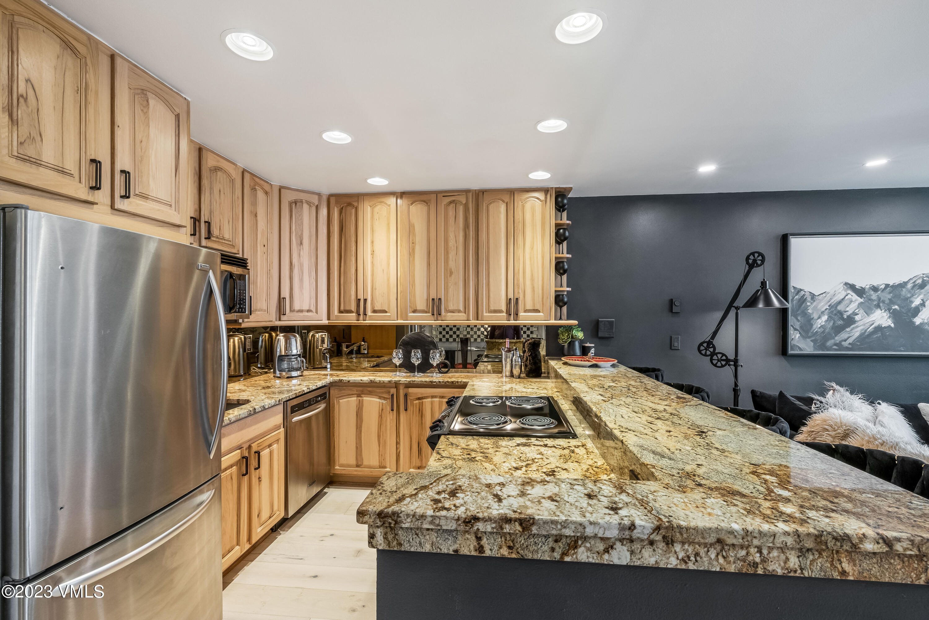 1100 N Frontage Road W 1413