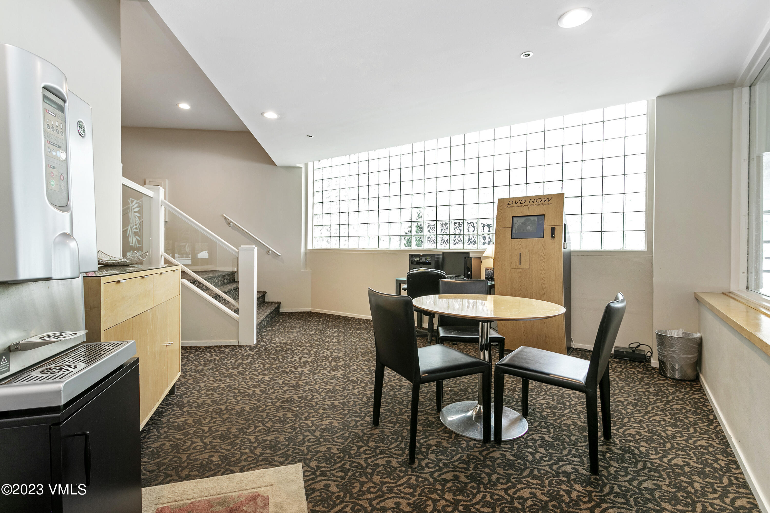 1100 N Frontage Road W 1413