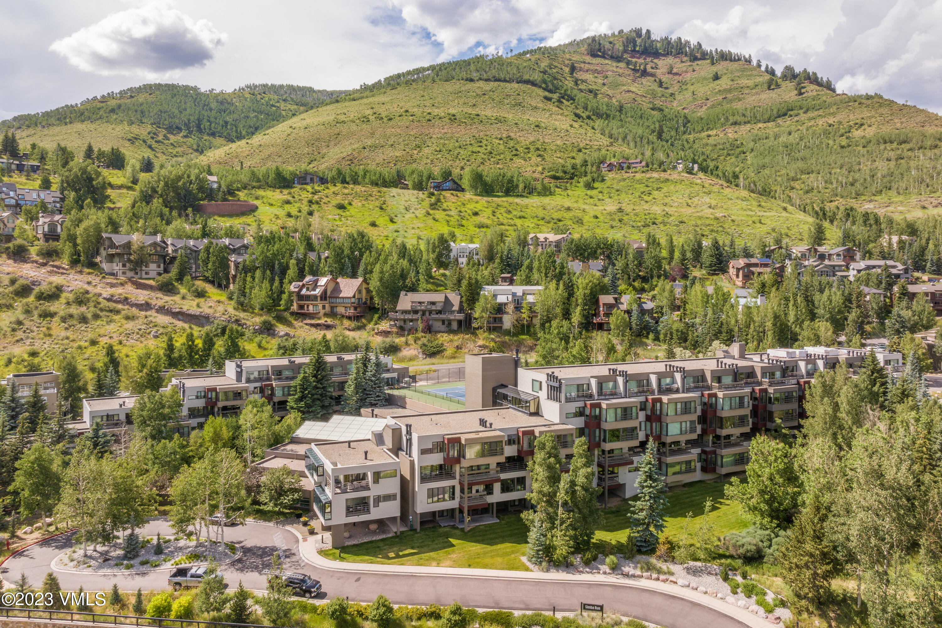 1100 N Frontage Road W 1413