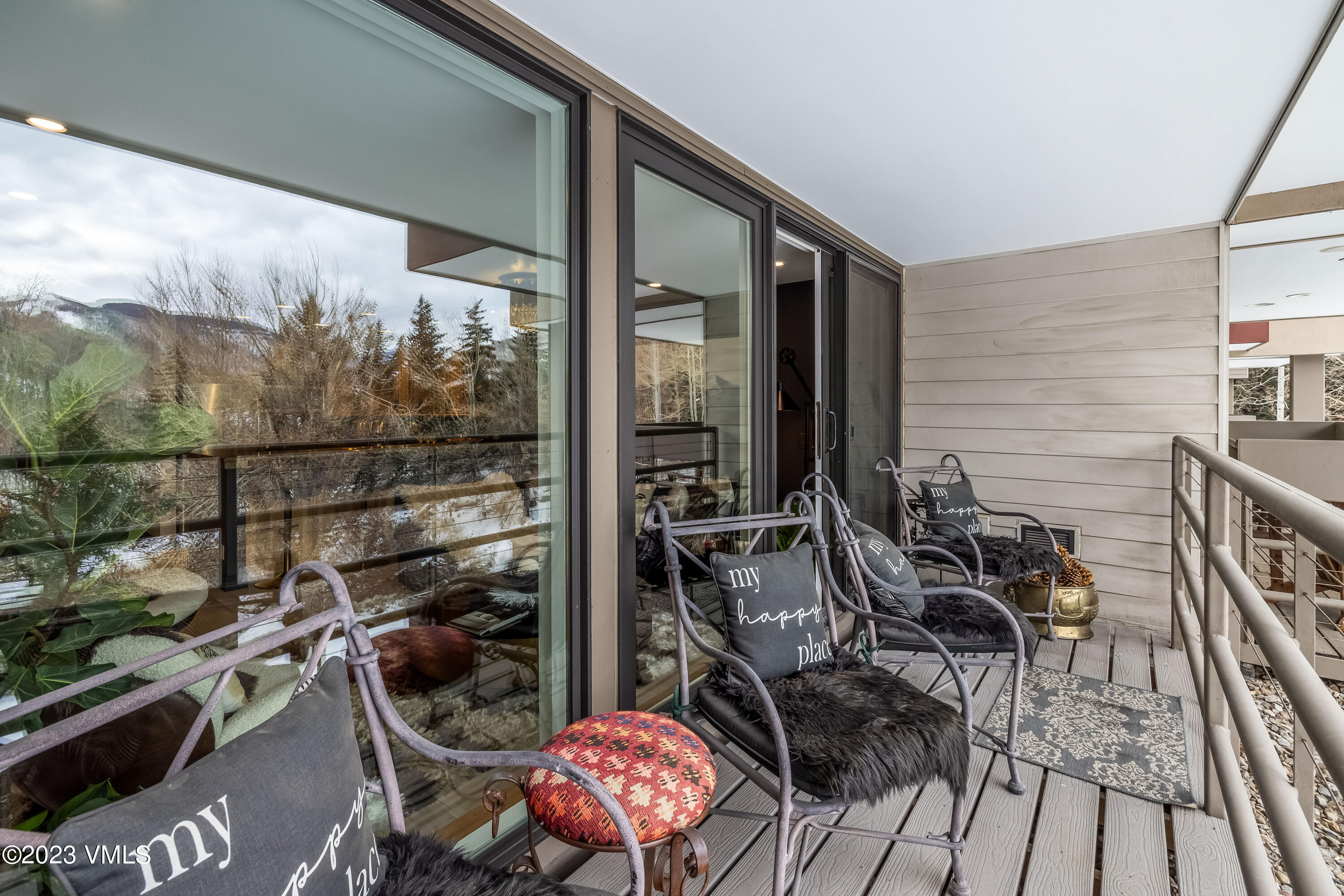 1100 N Frontage Road W 1413