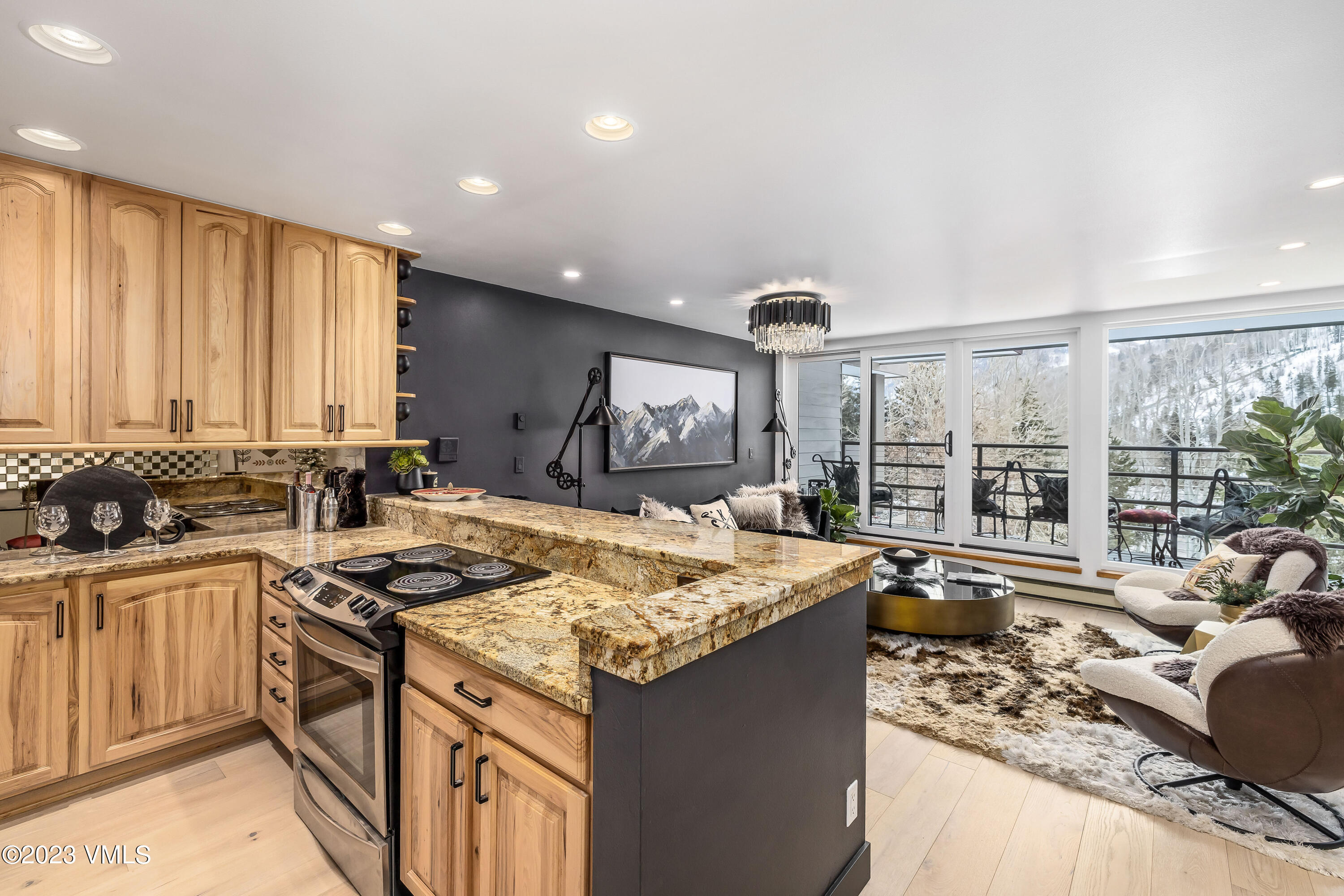 1100 N Frontage Road W 1413