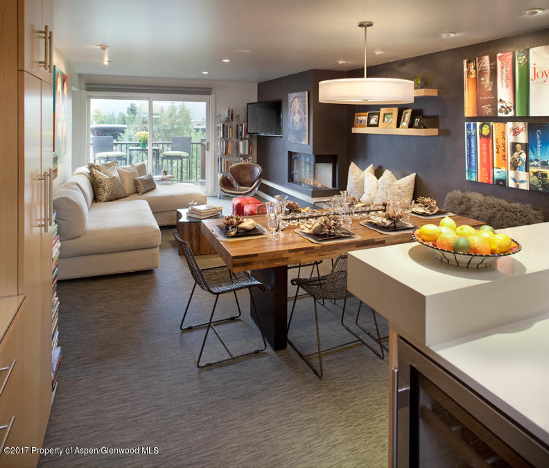 205 E Durant Avenue, 3H