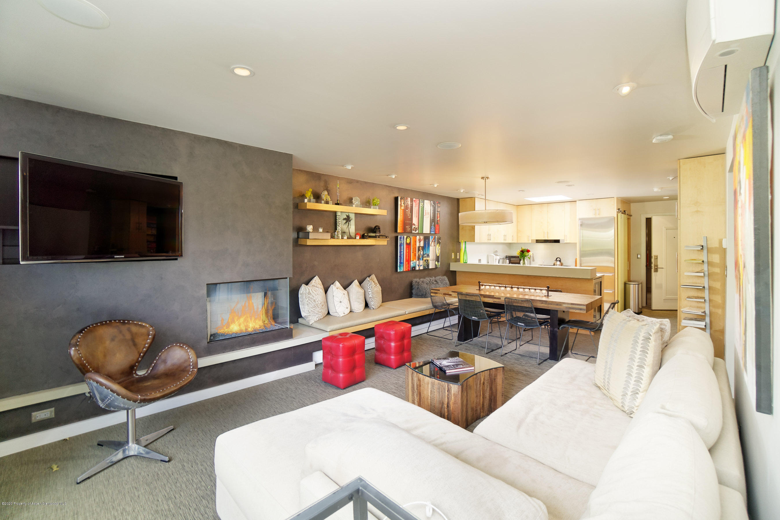 205 E Durant Avenue, 3H