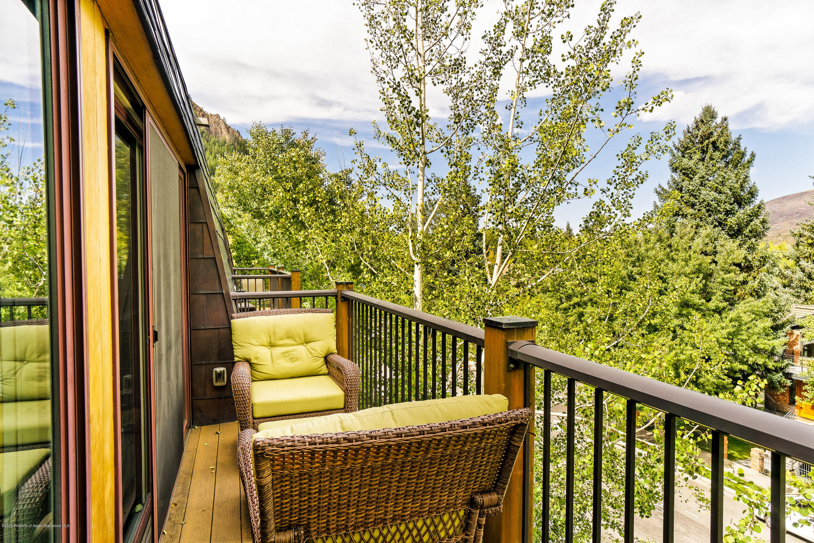 205 E Durant Avenue, 3H