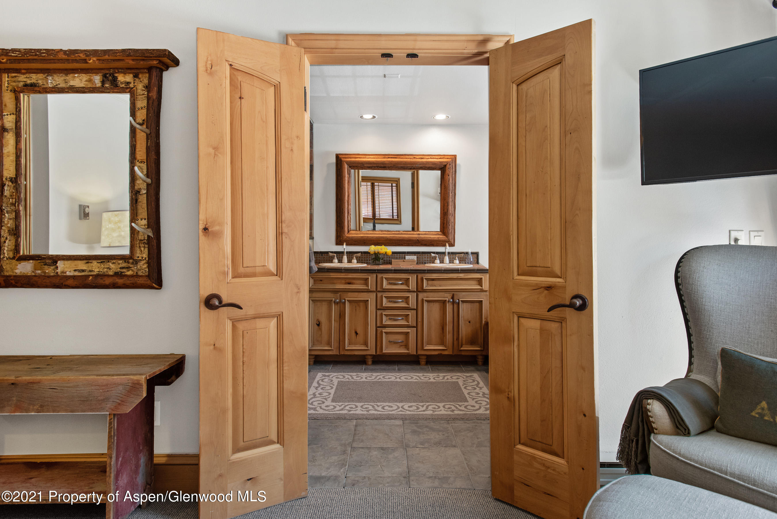 715 E Hopkins Avenue