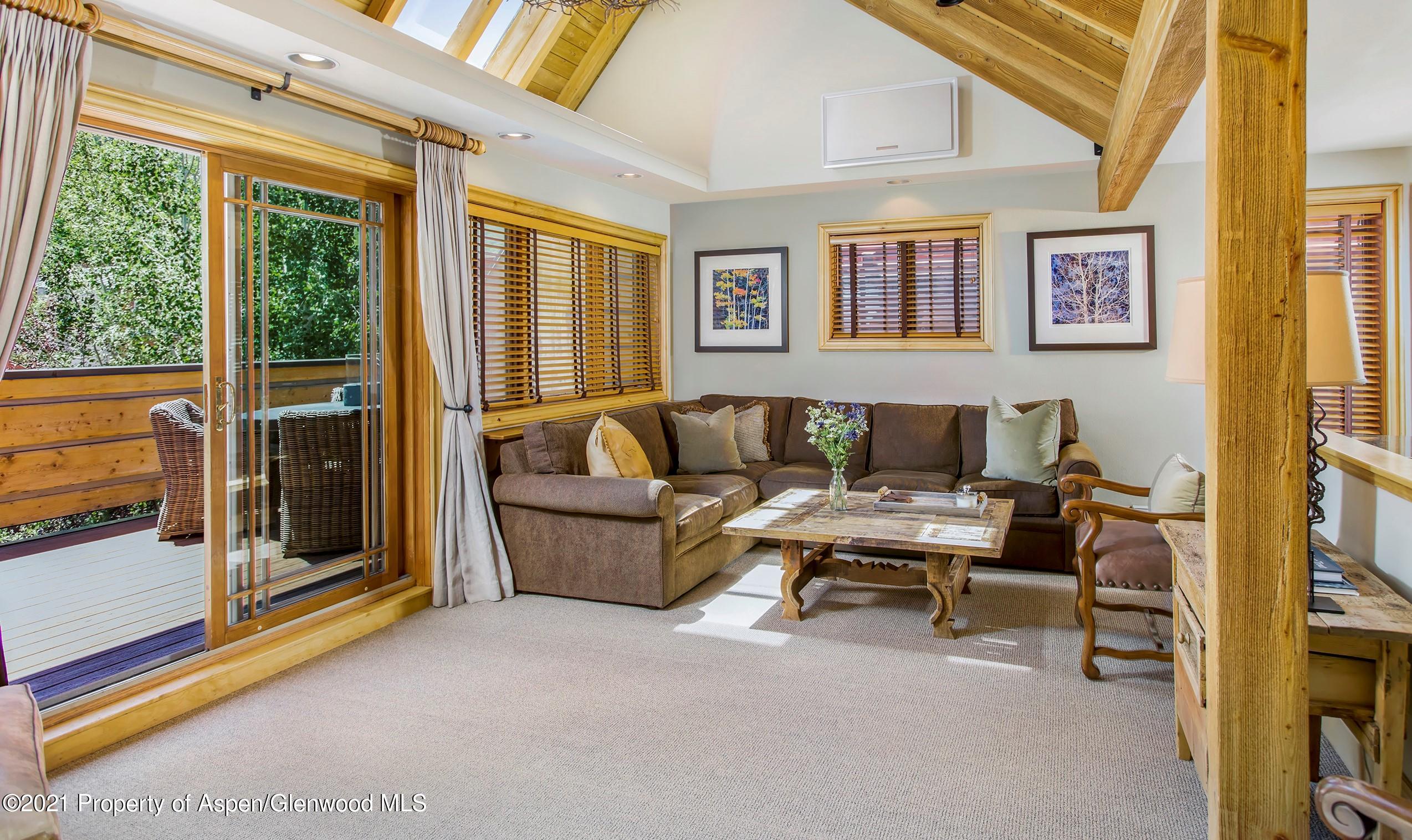 715 E Hopkins Avenue