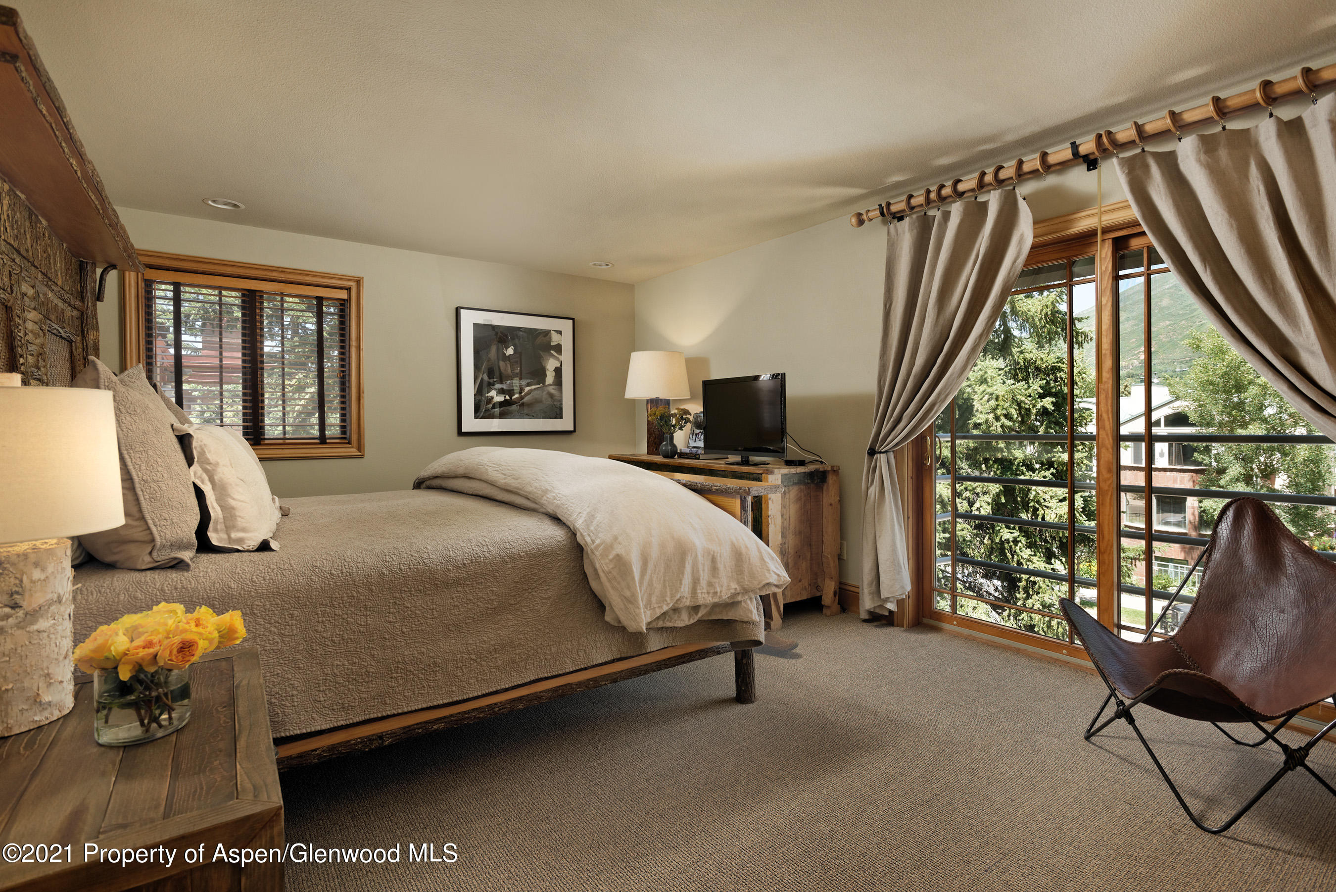 715 E Hopkins Avenue