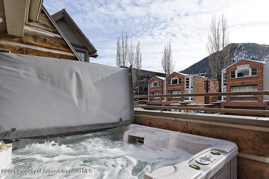 715 E Hopkins Avenue