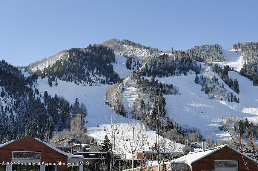 715 E Hopkins Avenue