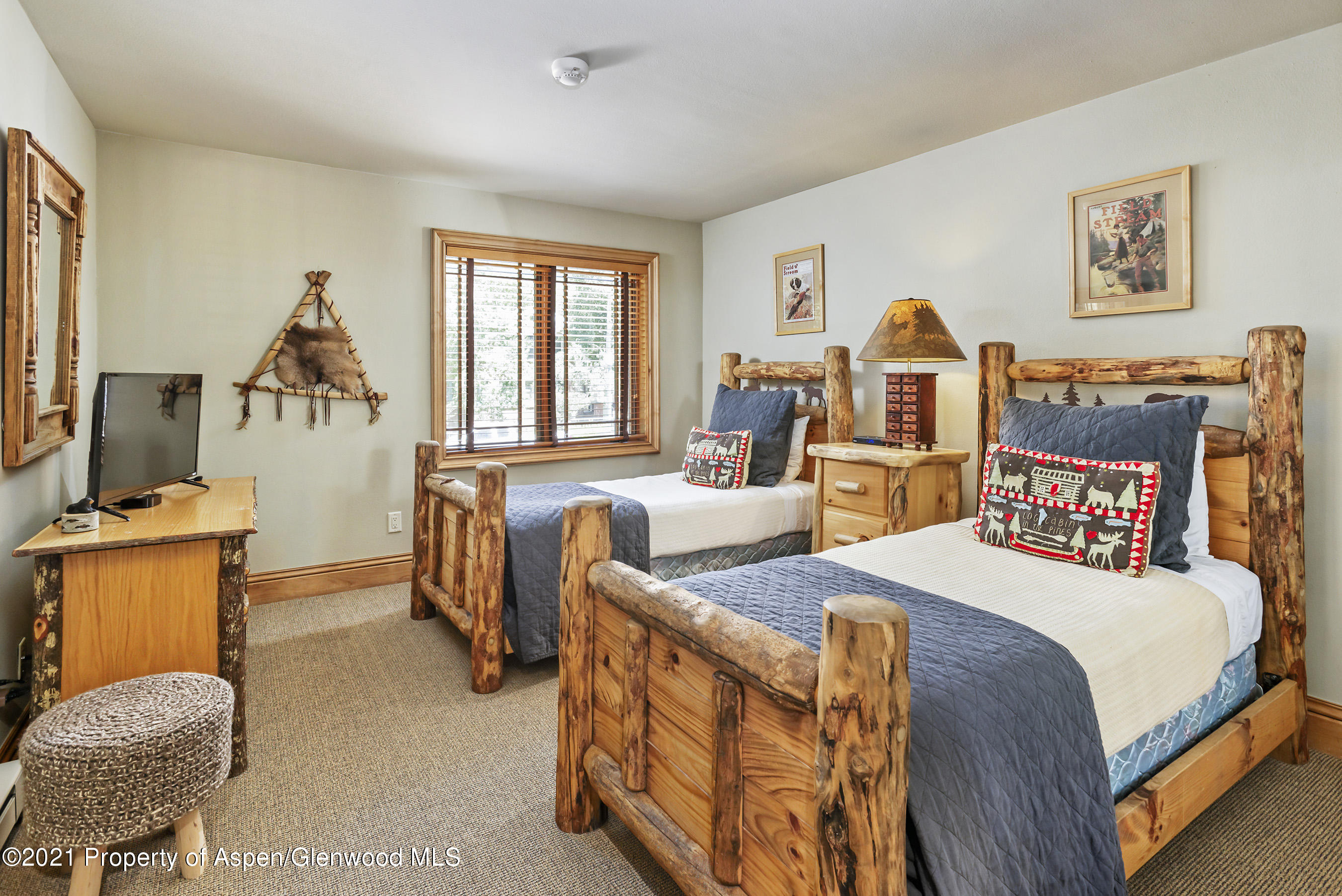 715 E Hopkins Avenue