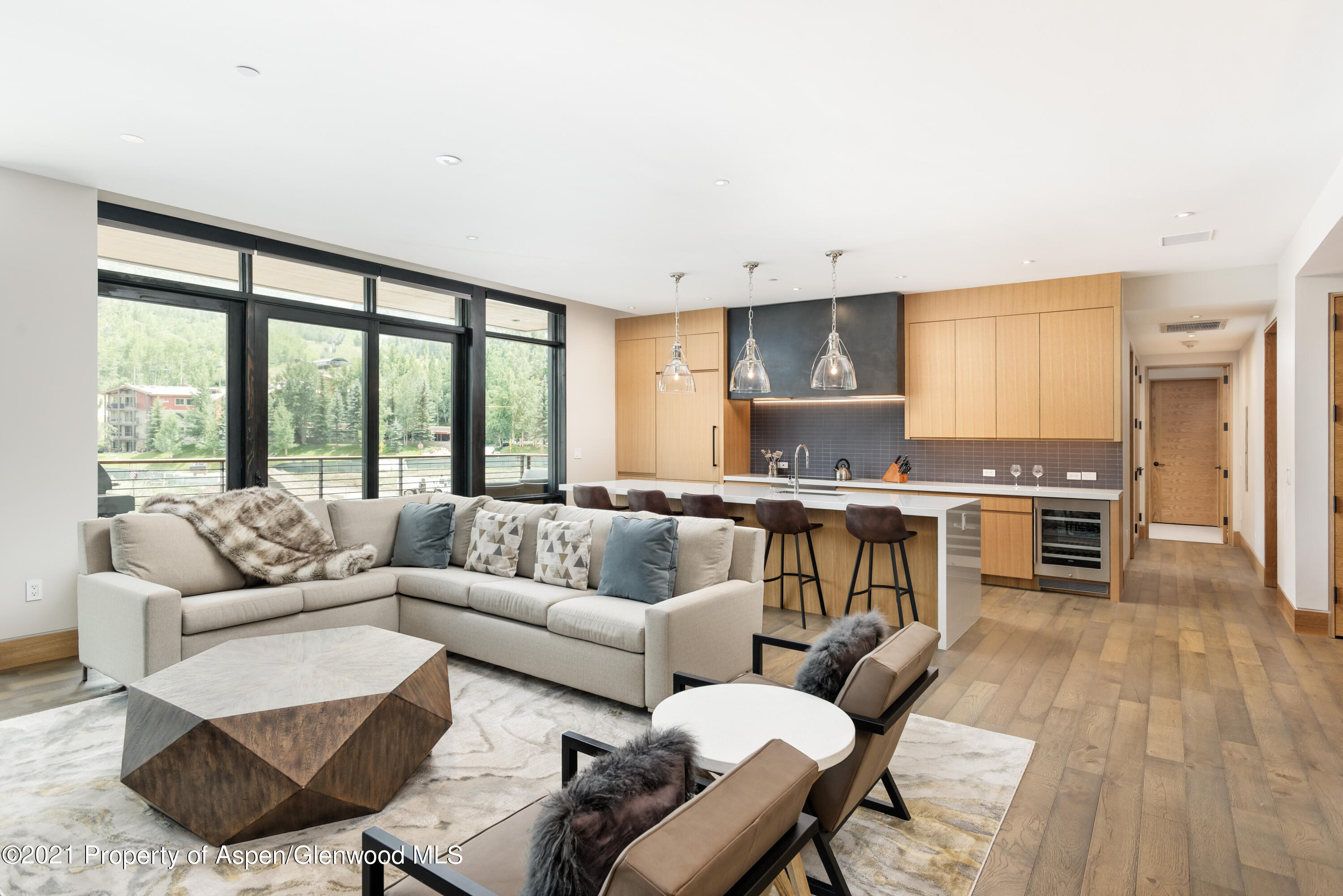 77 Wood Road, 606