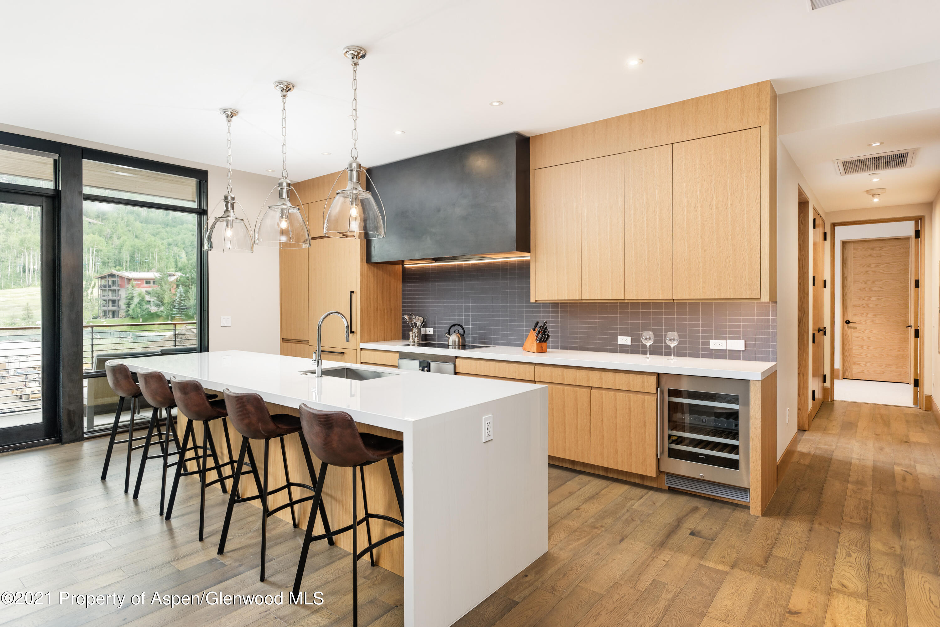 77 Wood Road, 606