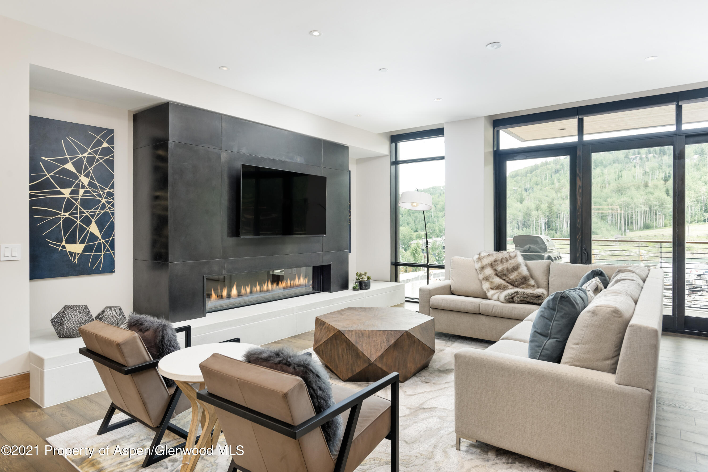 77 Wood Road, 606