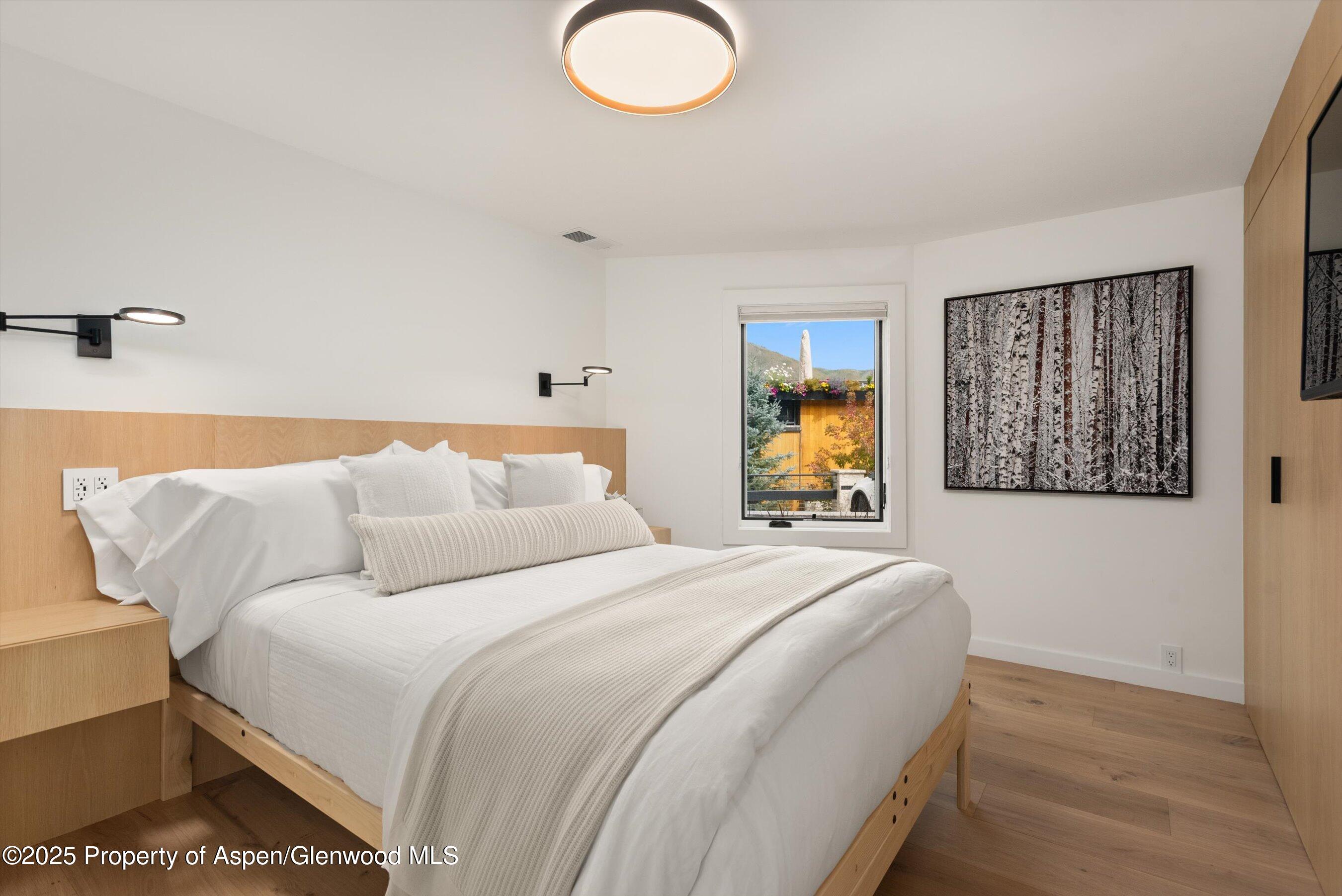 809 S Aspen Street Unit: 2