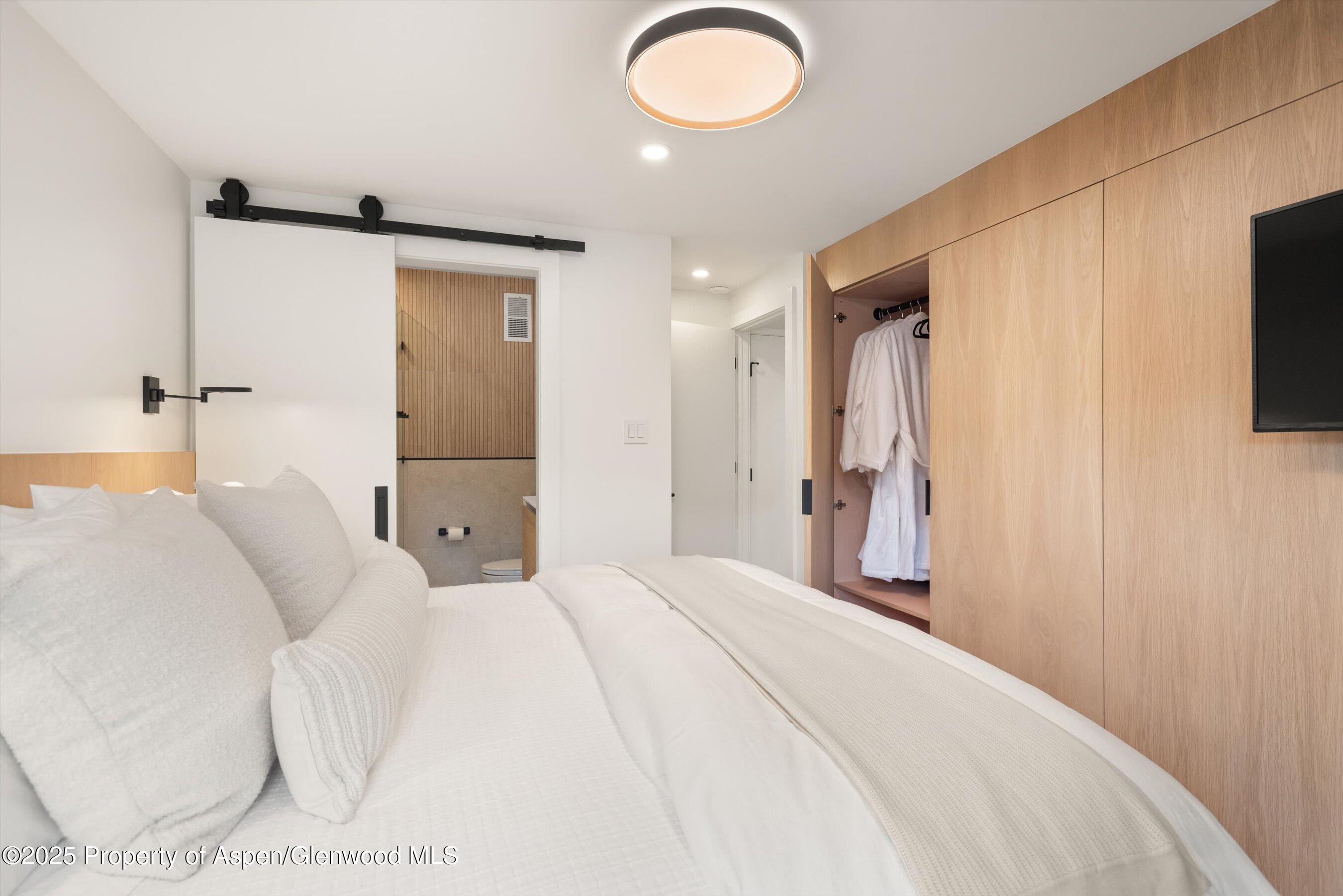 809 S Aspen Street Unit: 2