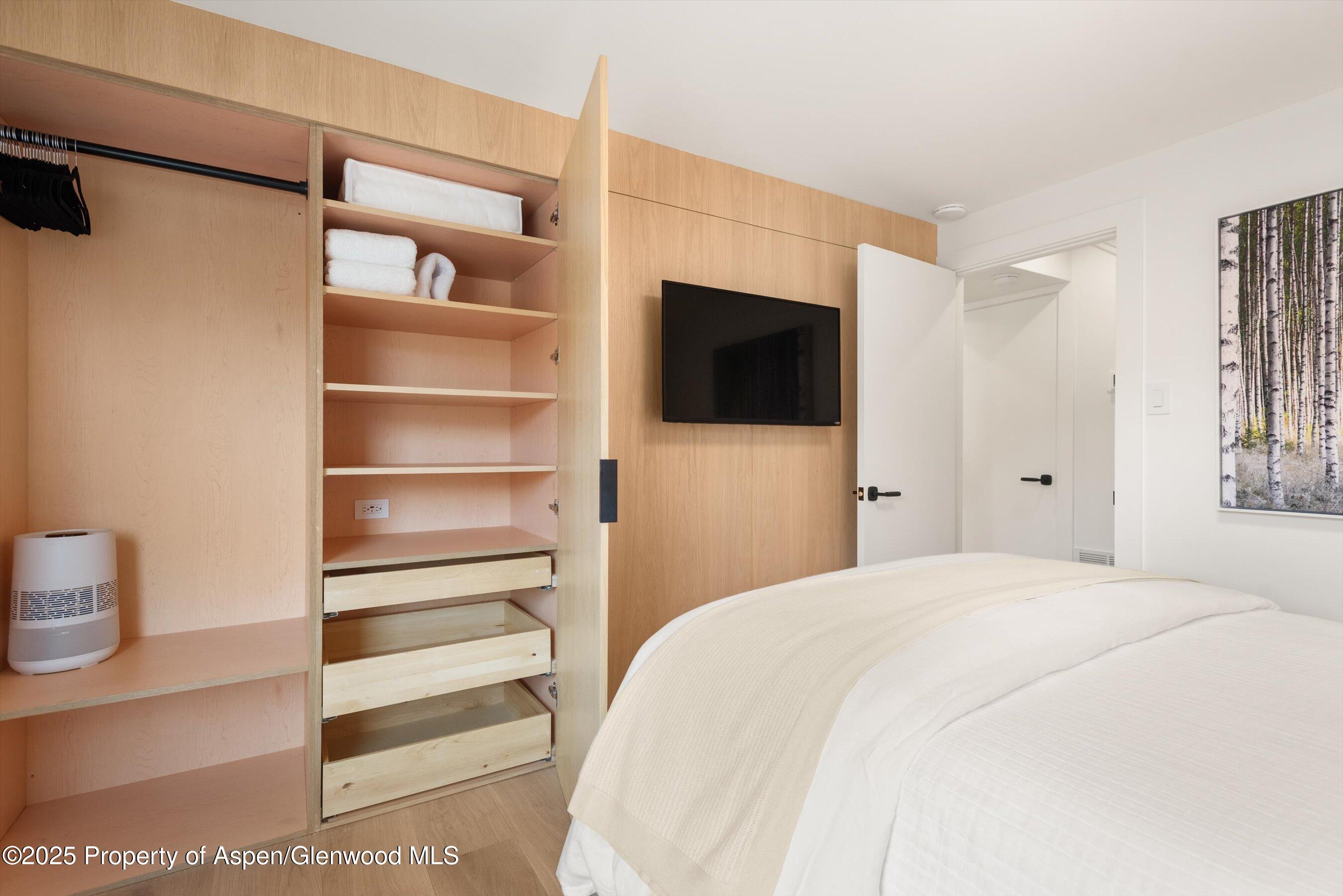 809 S Aspen Street Unit: 2