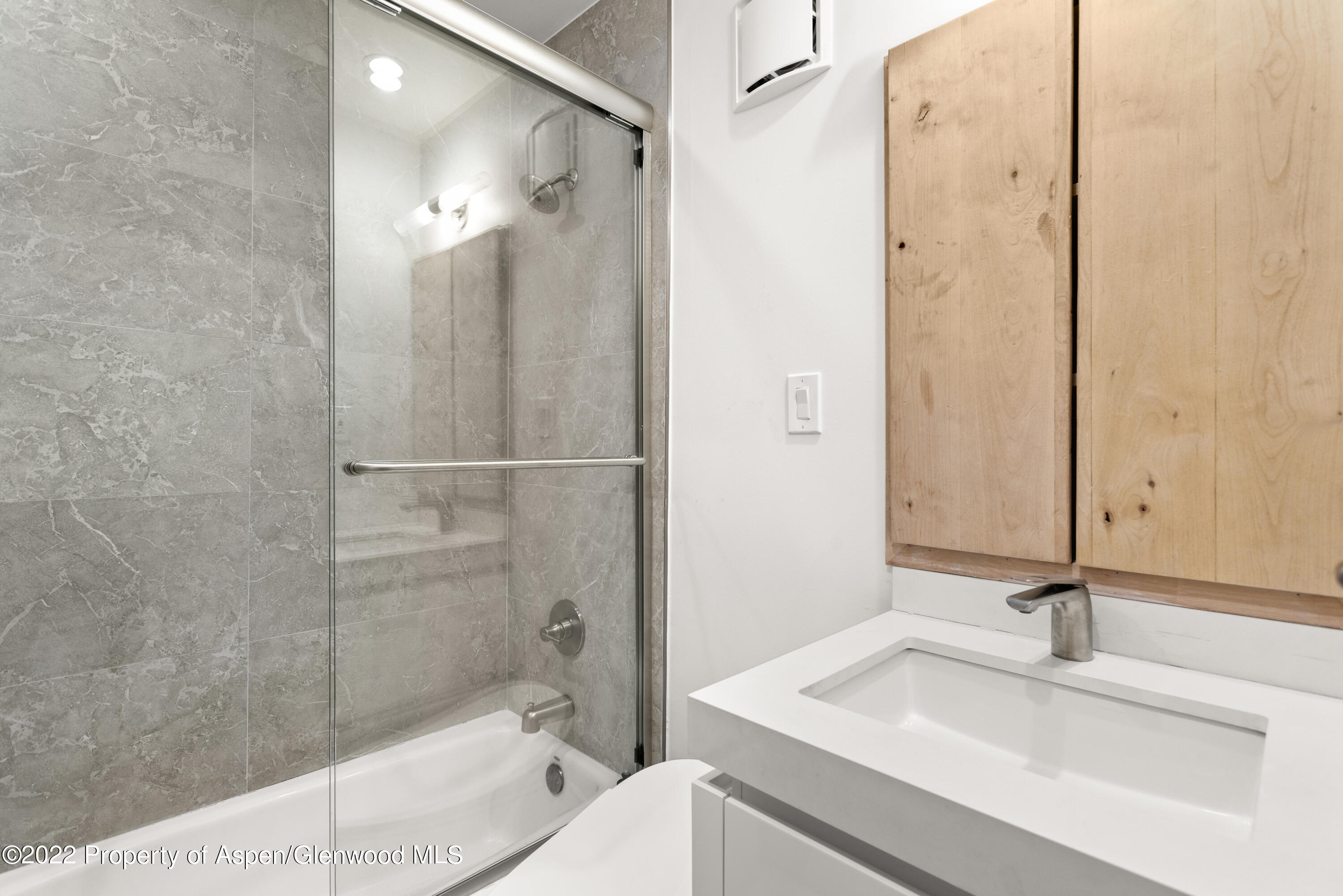 809 S Aspen Street Unit: 2