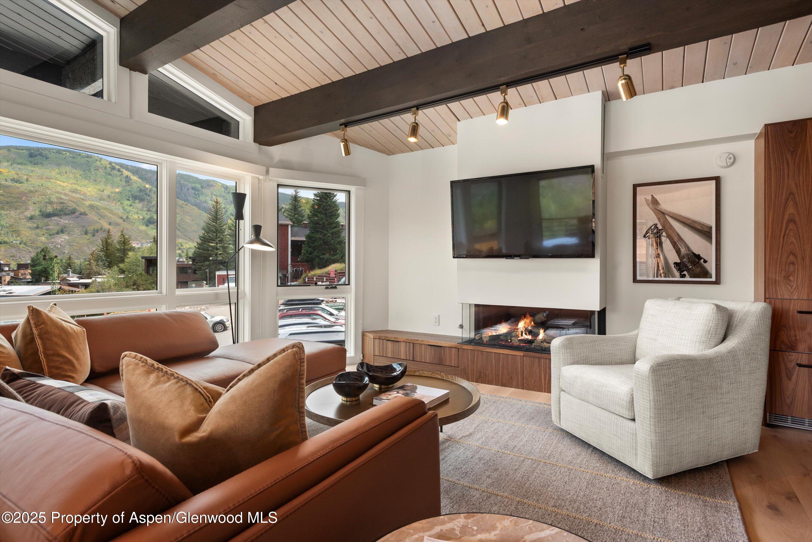 809 S Aspen Street Unit: 2