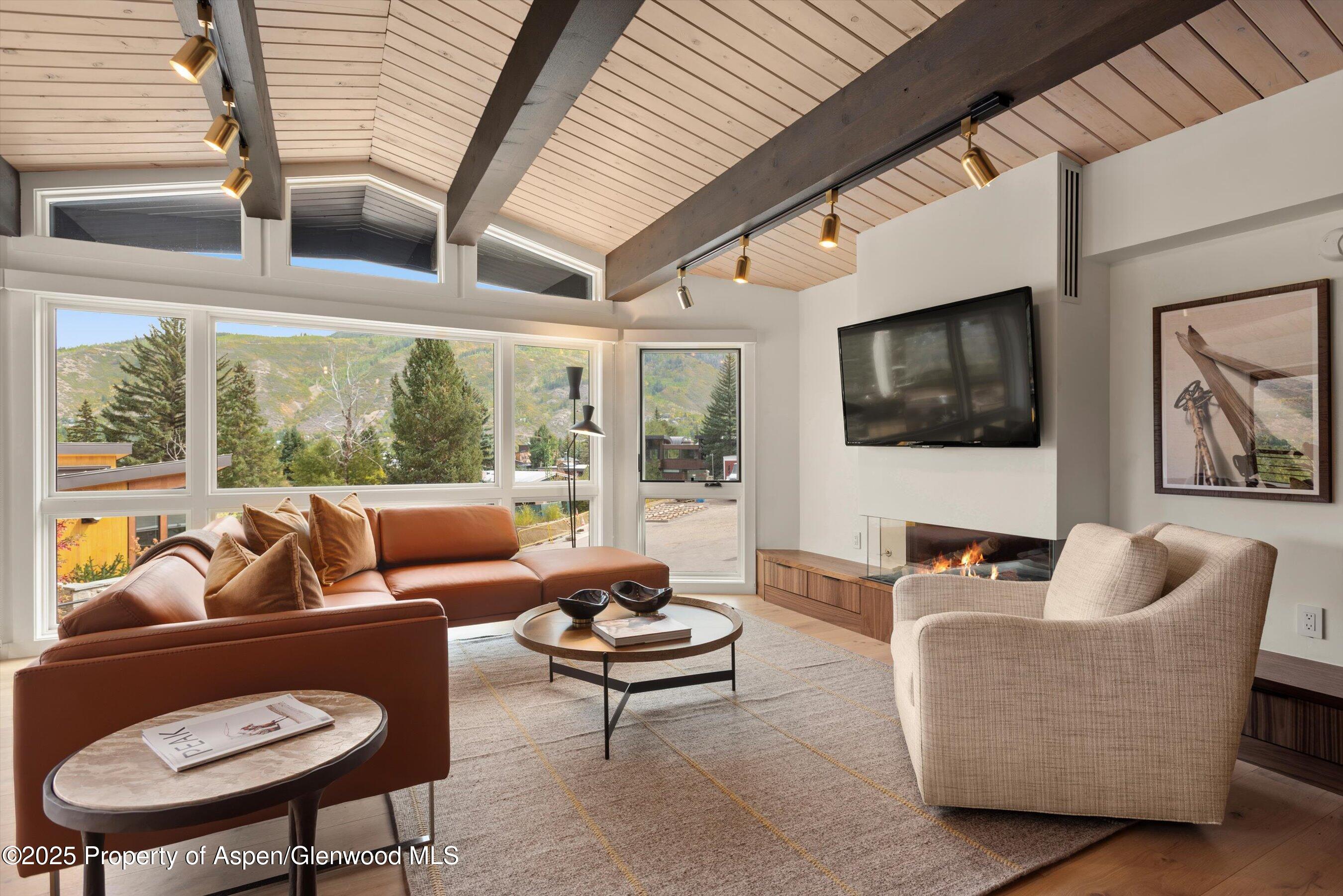 809 S Aspen Street Unit: 2