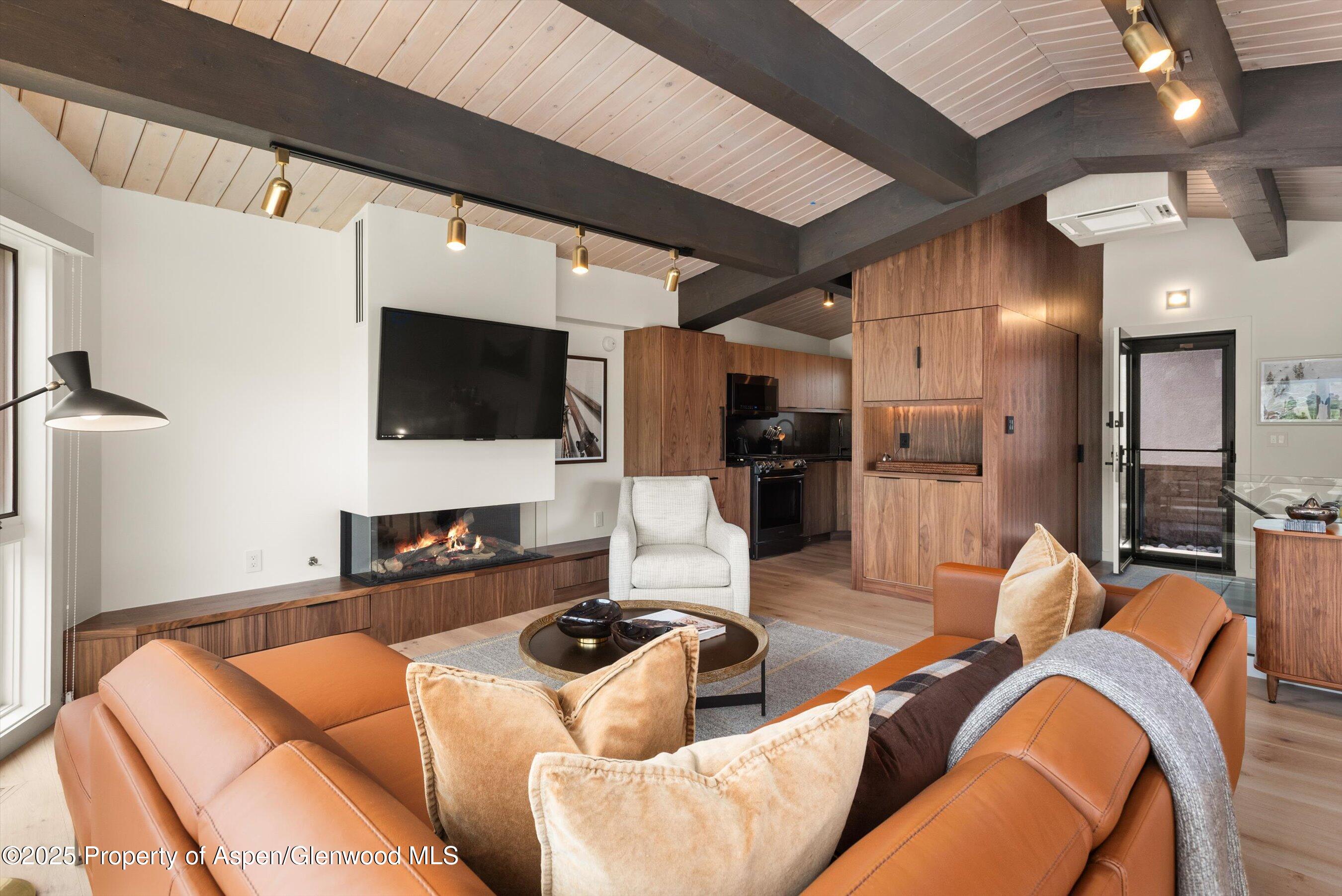 809 S Aspen Street Unit: 2