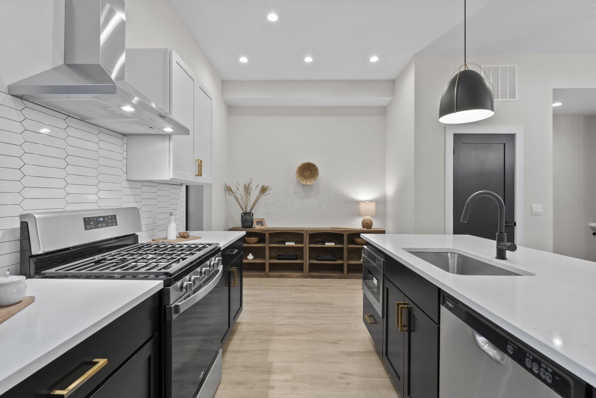 1095 Franklin Avenue