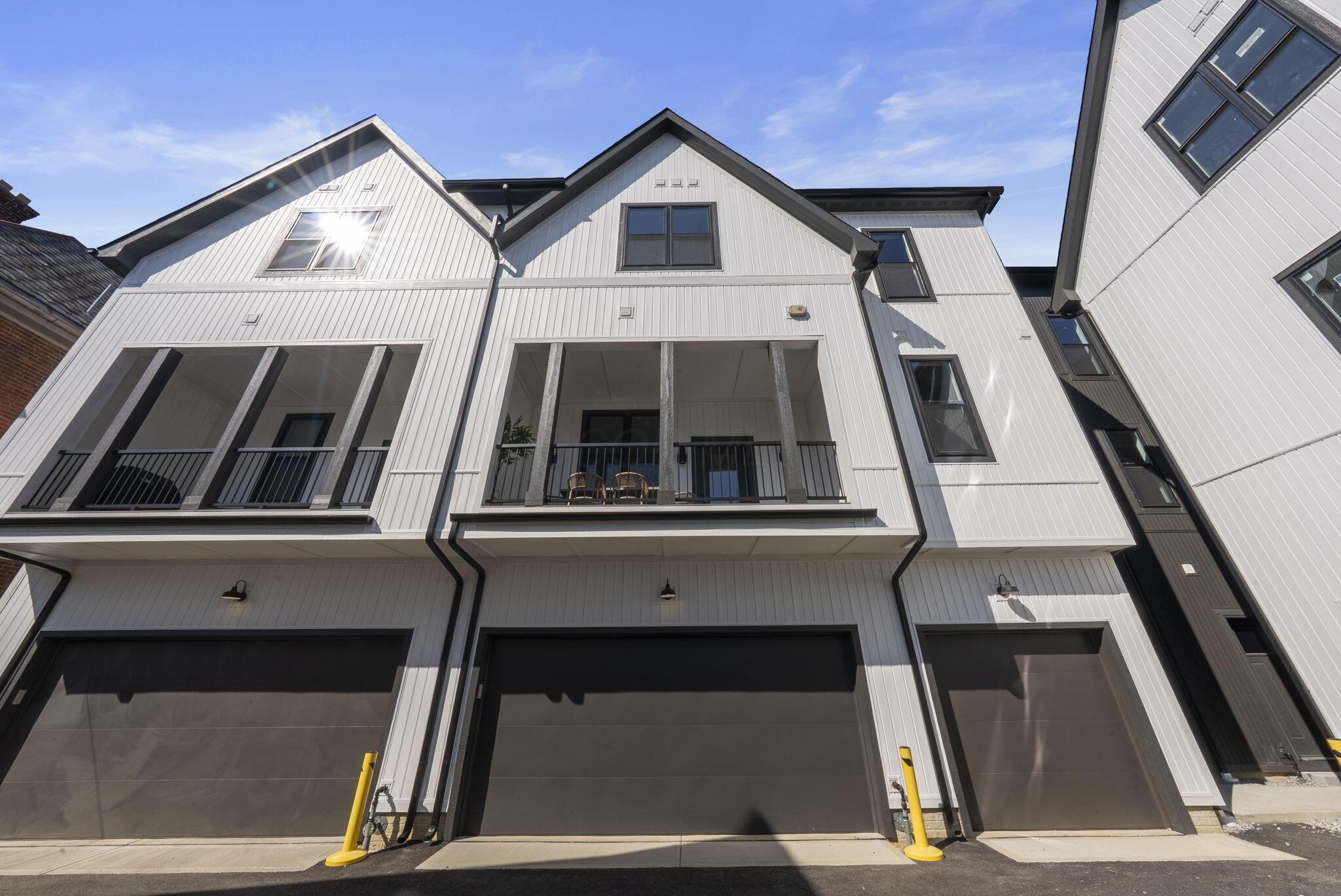 1095 Franklin Avenue