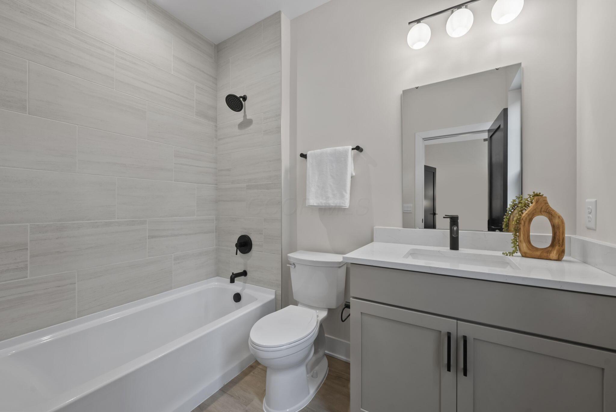 1095 Franklin Avenue