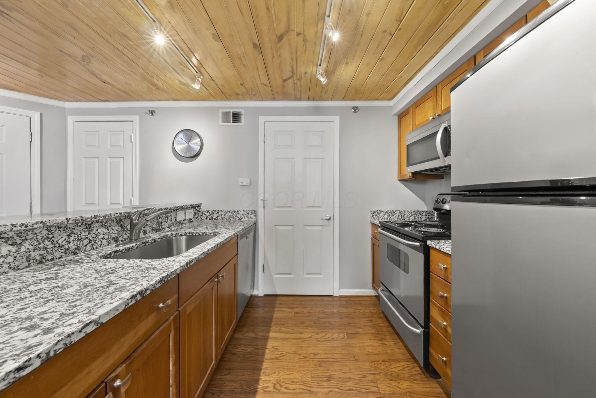 544 S Front Street, 115