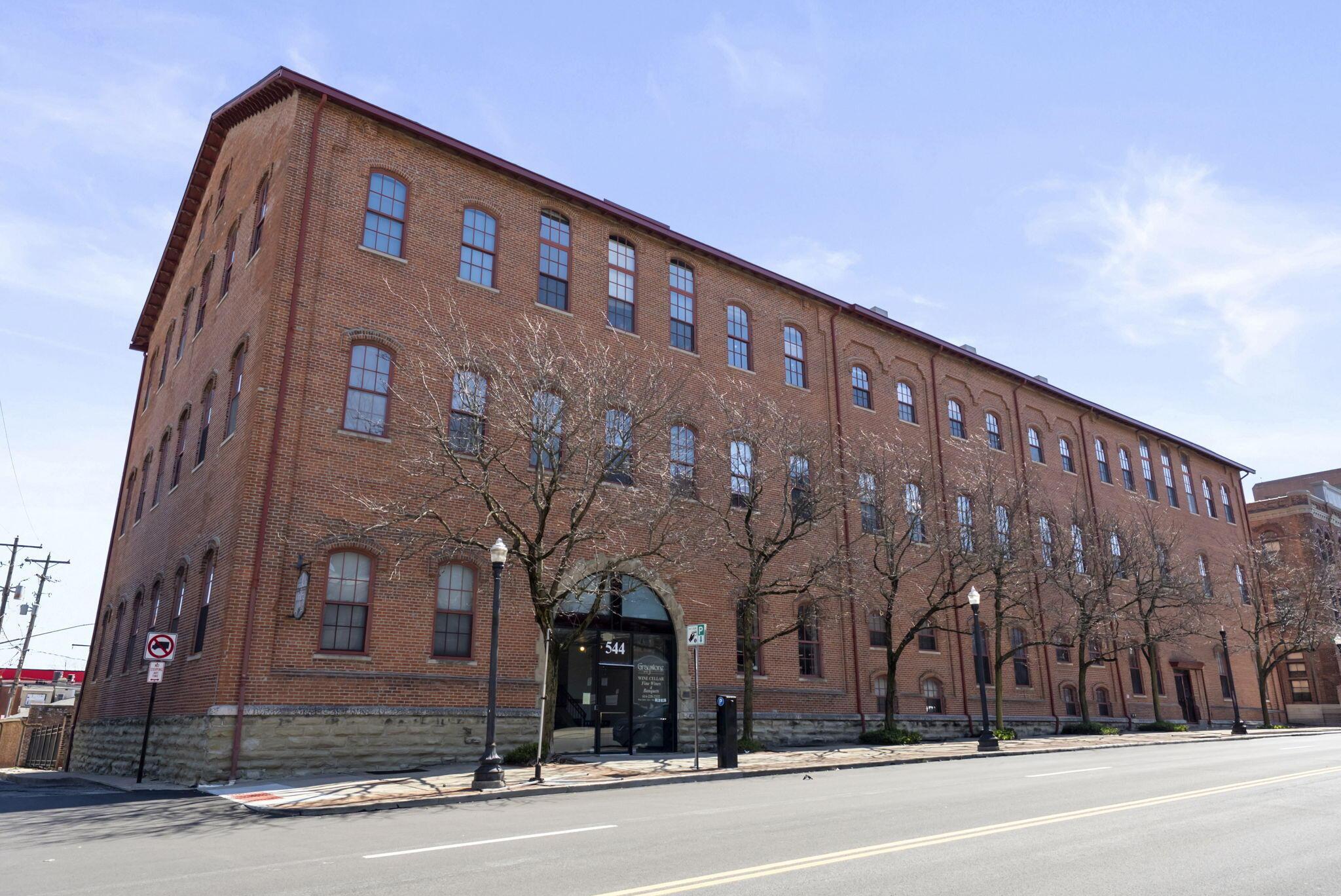 544 S Front Street, 115