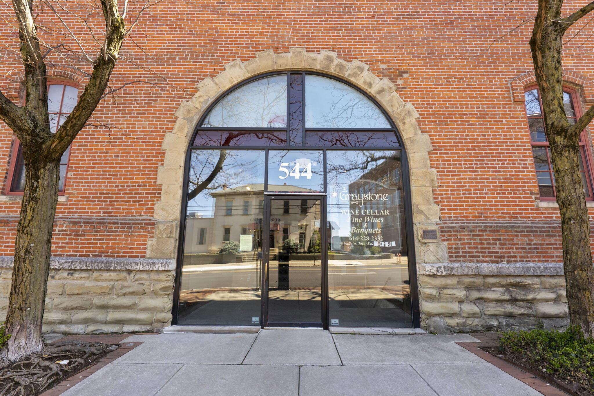 544 S Front Street, 115
