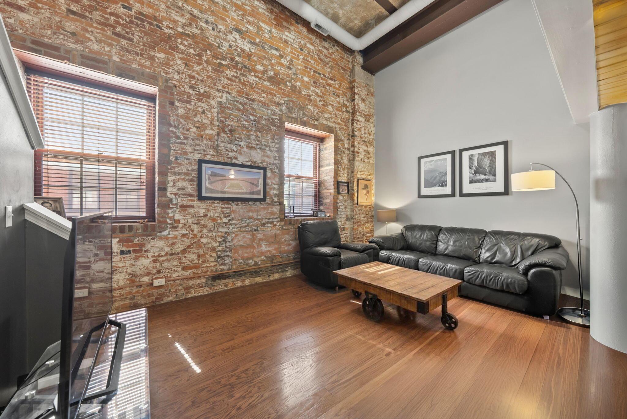 544 S Front Street, 115