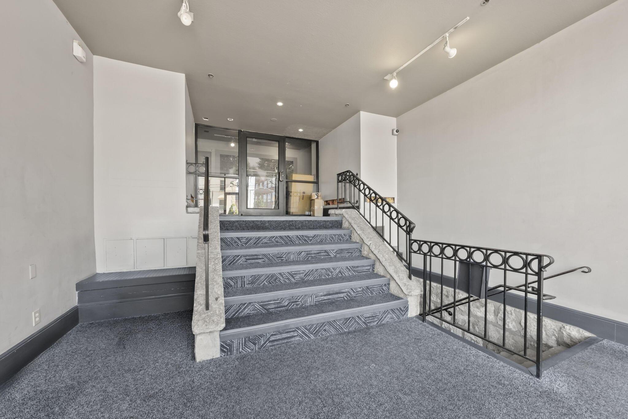 544 S Front Street, 115