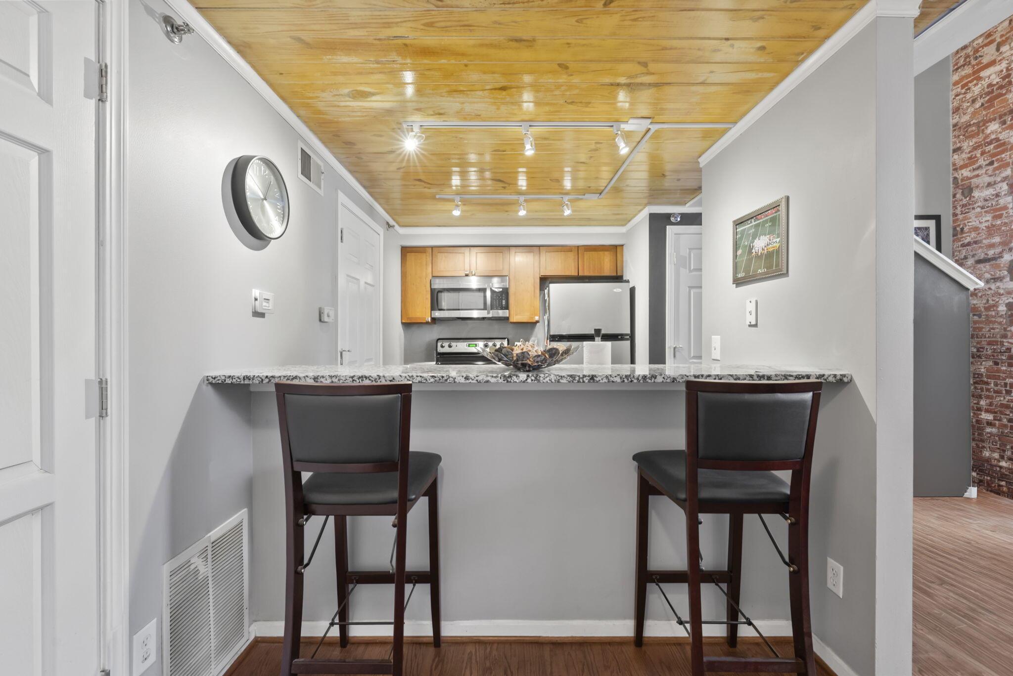 544 S Front Street, 115