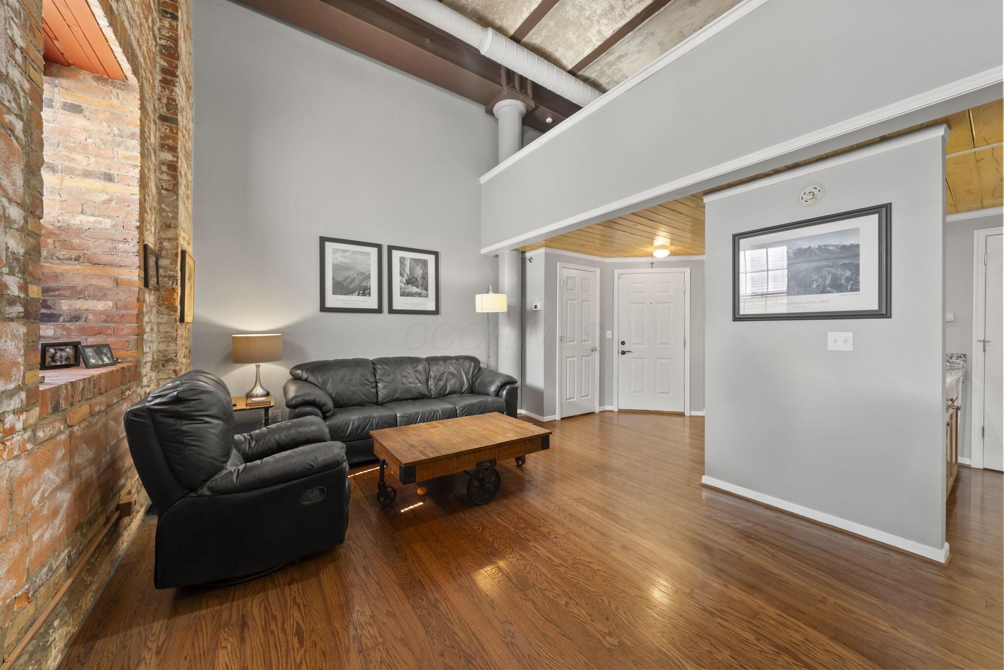 544 S Front Street, 115