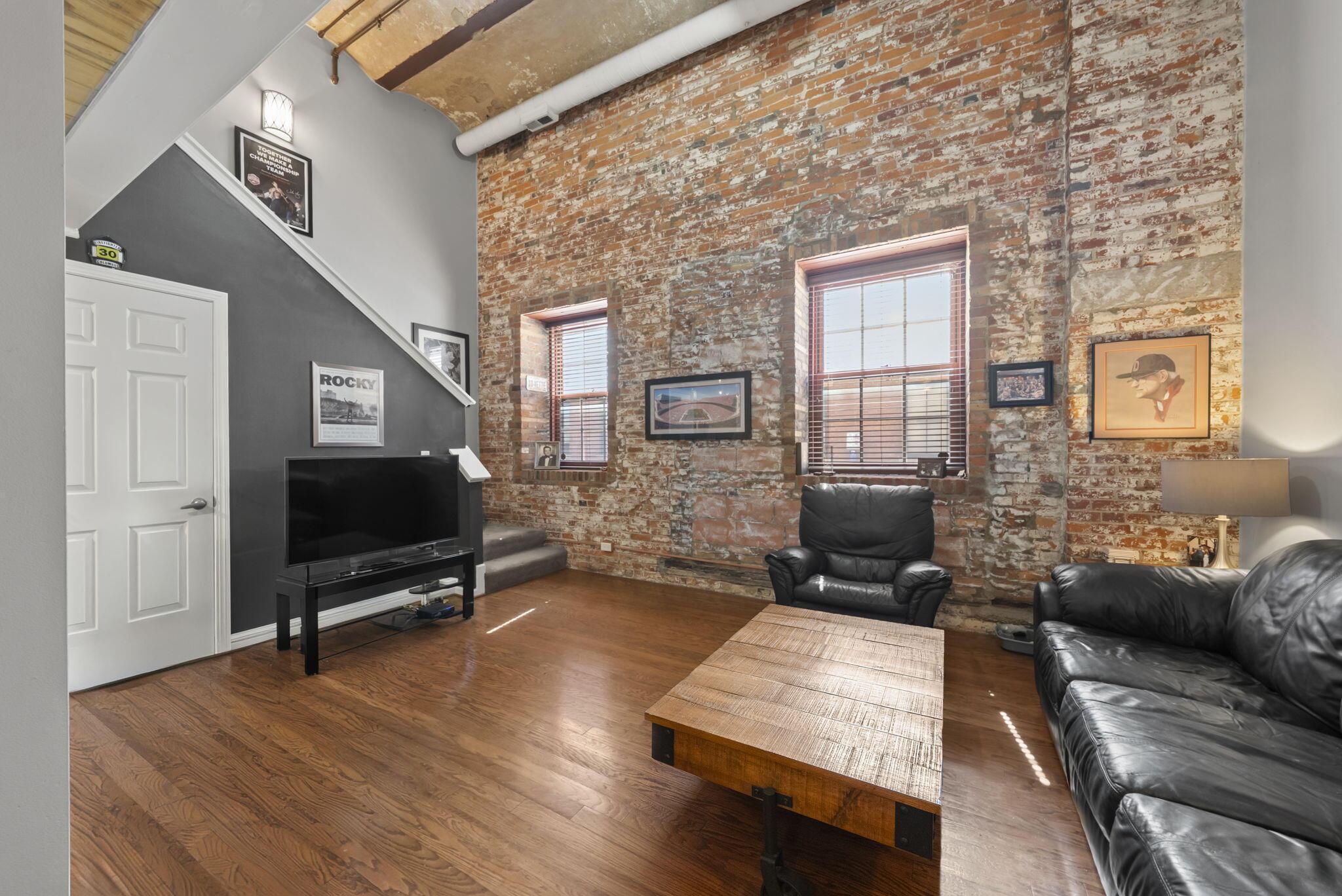 544 S Front Street, 115