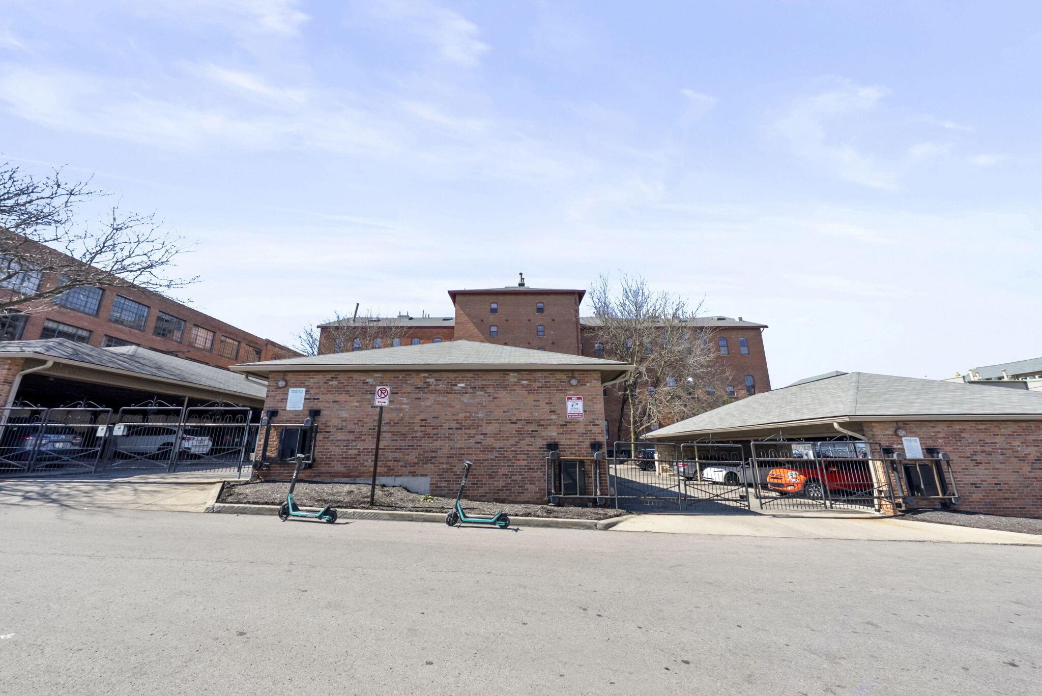 544 S Front Street, 115
