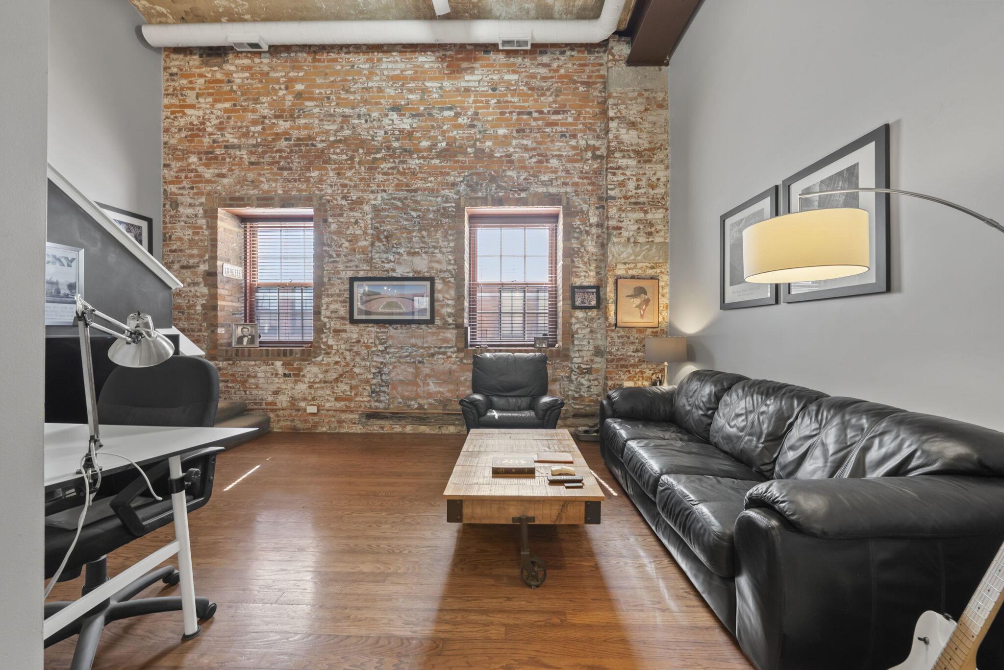 544 S Front Street, 115