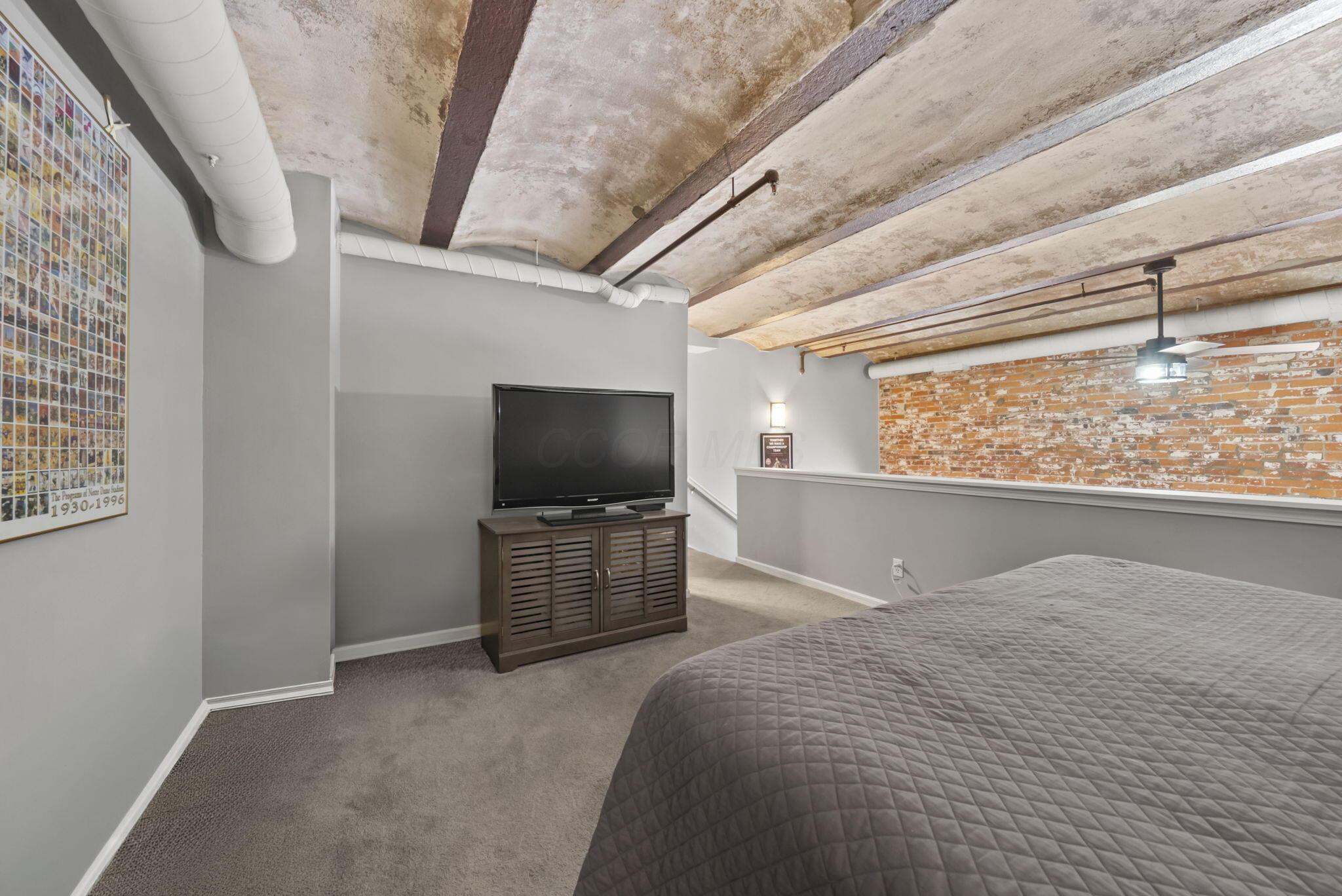 544 S Front Street, 115