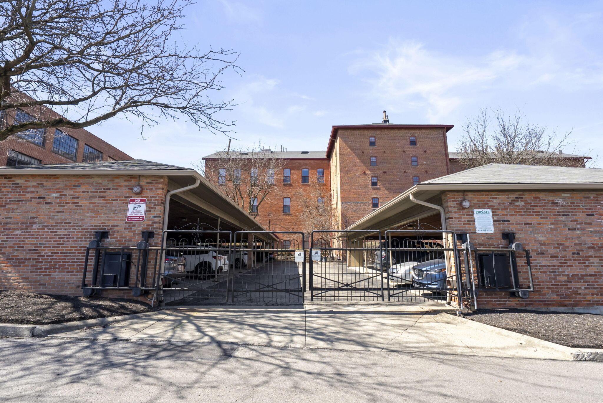 544 S Front Street, 115