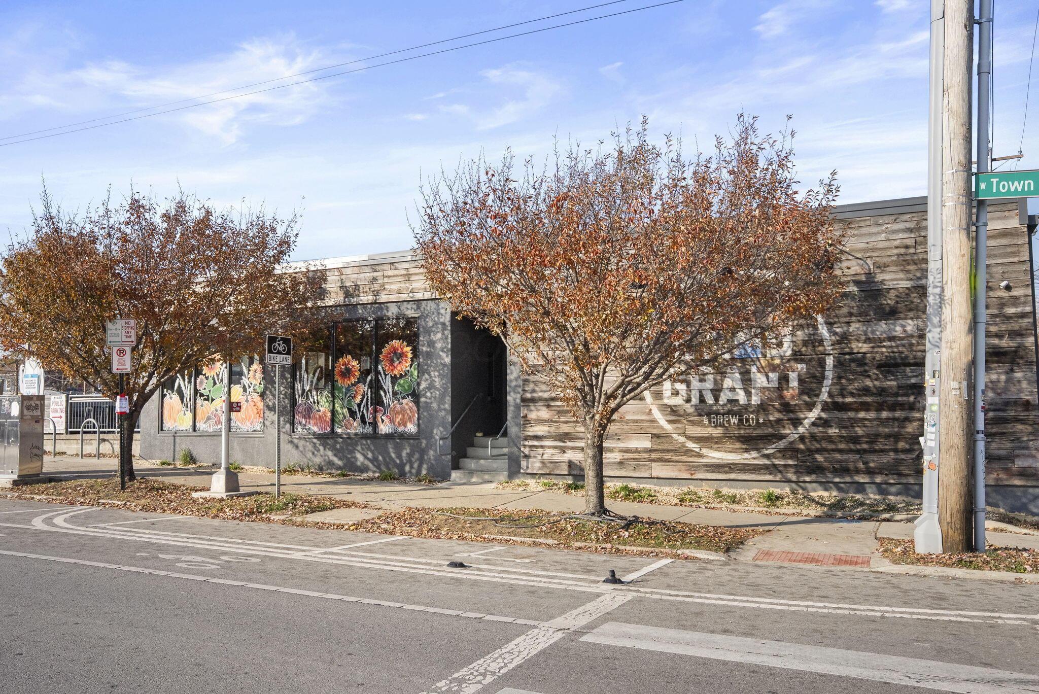 498 W Town Street