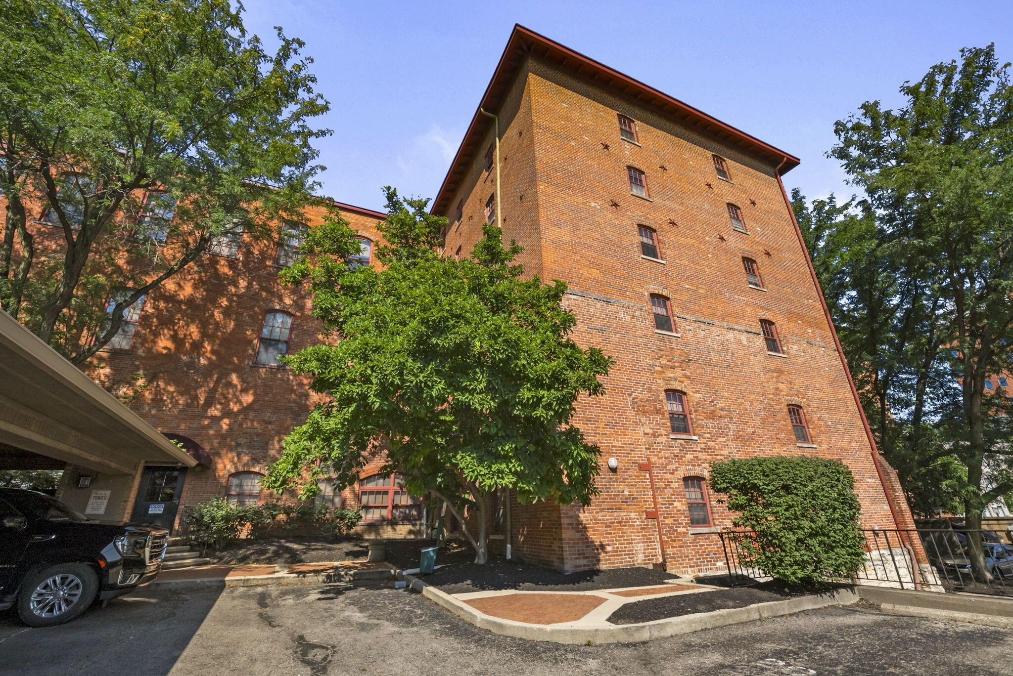 544 S Front Street, 317