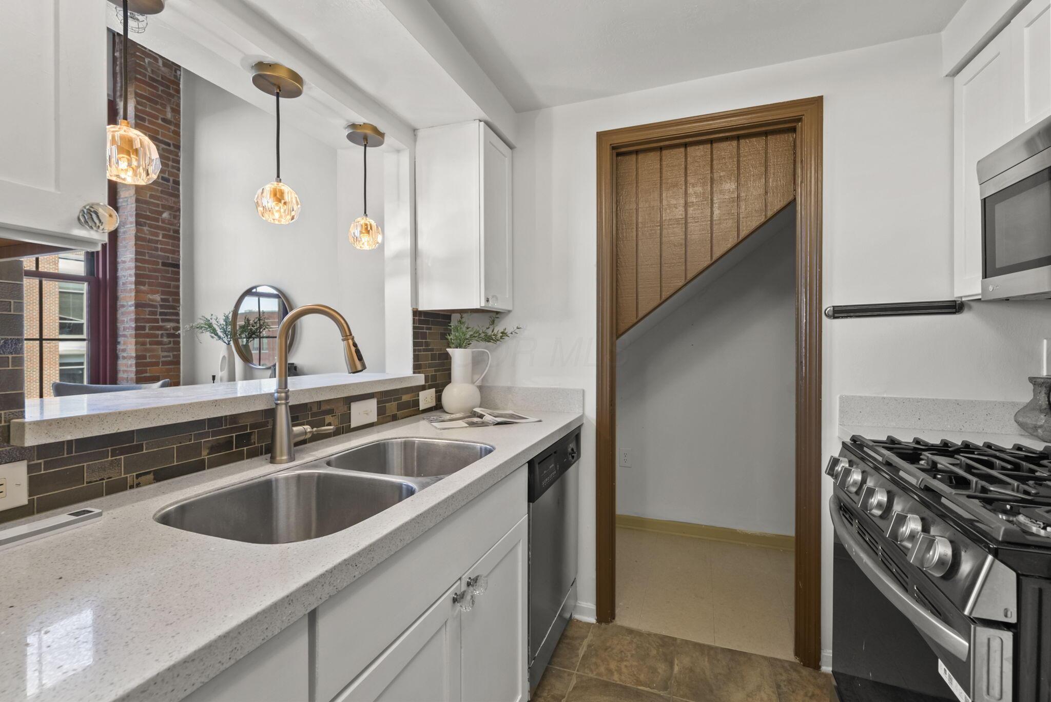 544 S Front Street, 317