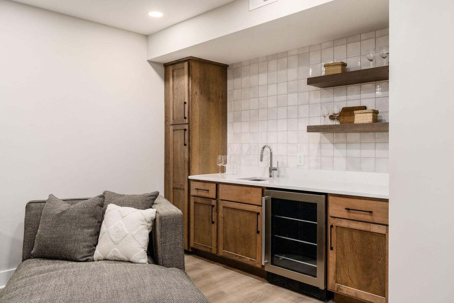 245 E Redbud Alley