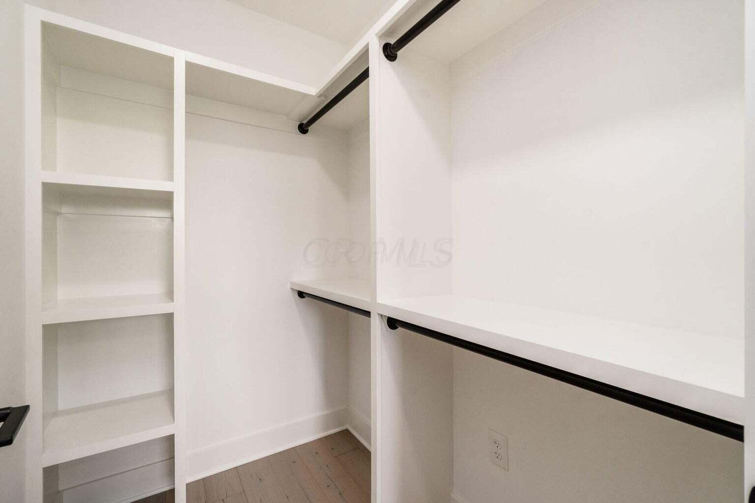 245 E Redbud Alley