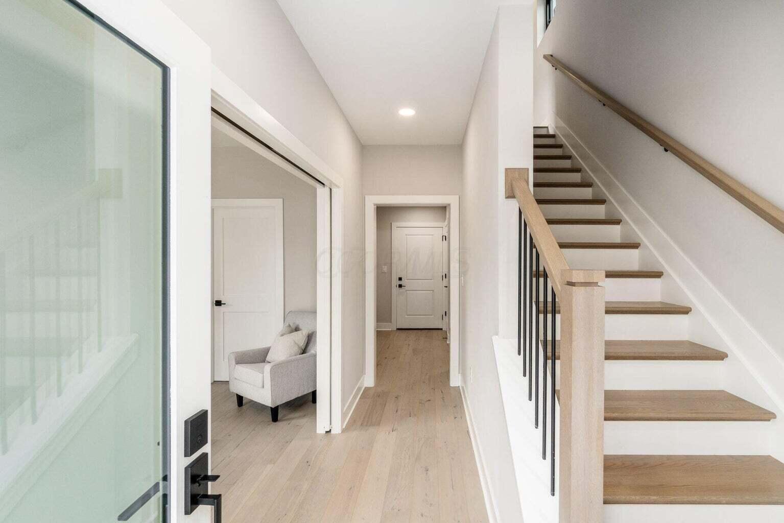 245 E Redbud Alley