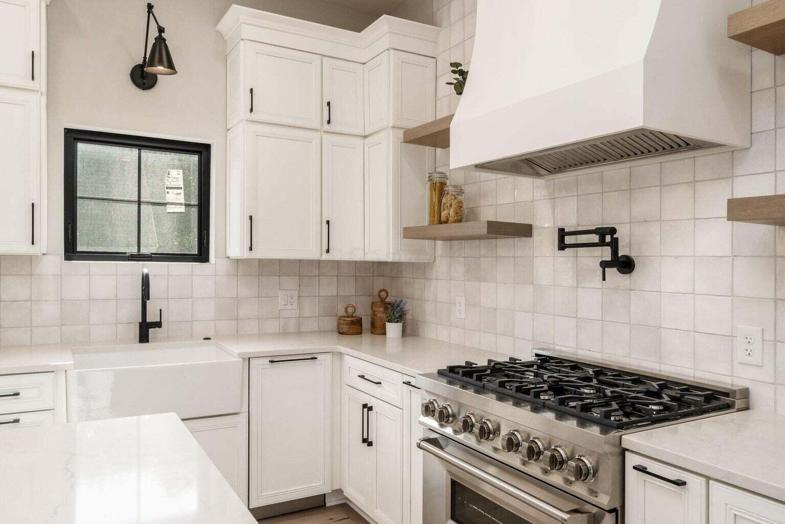 245 E Redbud Alley
