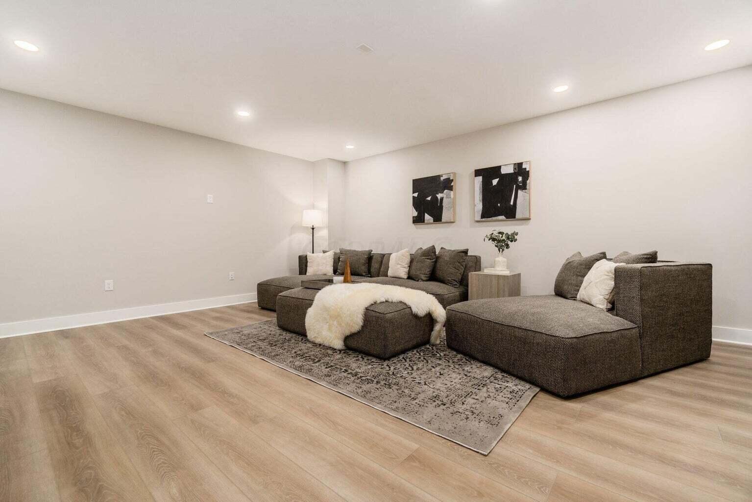 245 E Redbud Alley